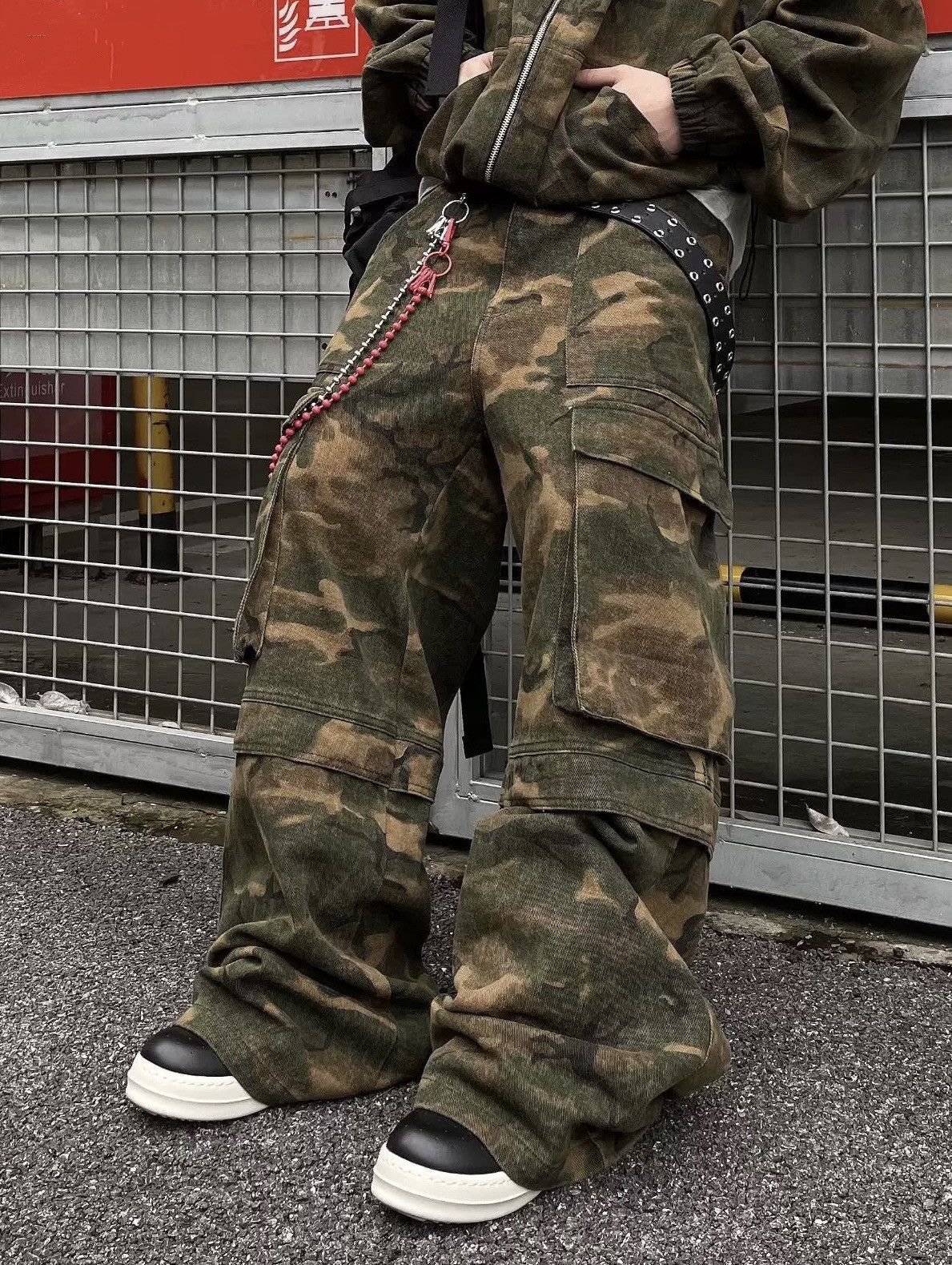 Japanese Brand × Vintage Utility grunge camouflage military baggy cargo pants Size US 30 / EU 46 - 1 Thumbnail
