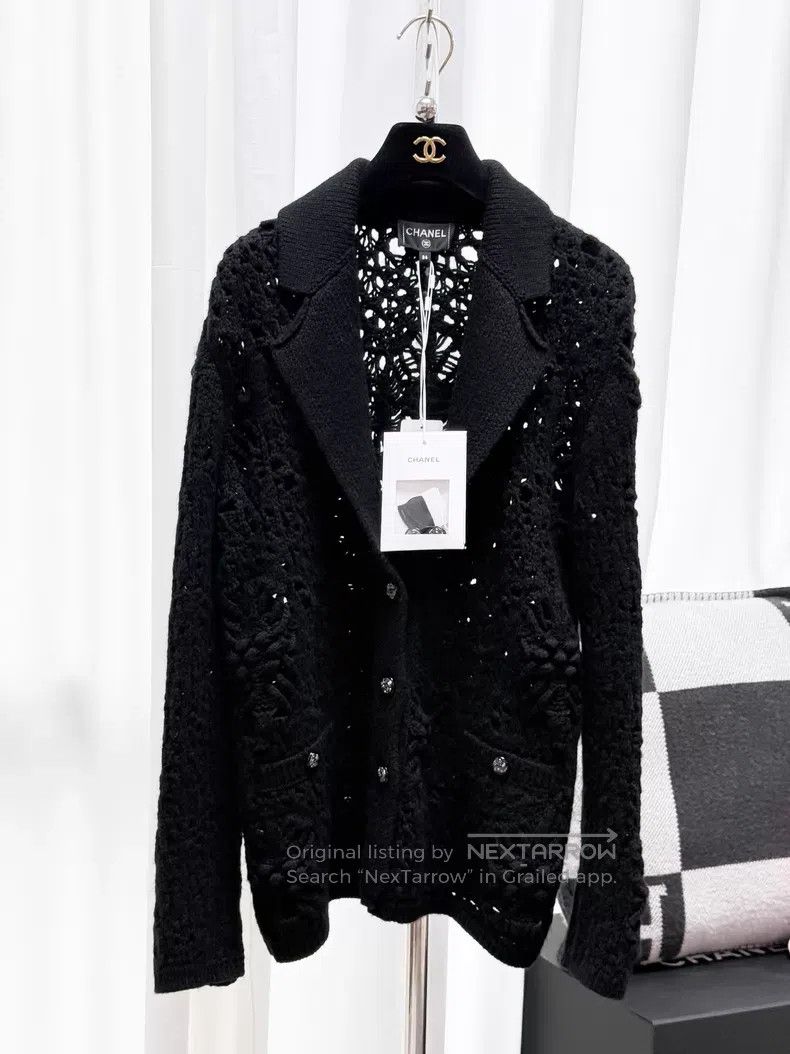 Chanel Chanel Hollow-out long-sleeved knitted cardigan jacket Size XXS / US 00 / IT 34 - 1 Thumbnail
