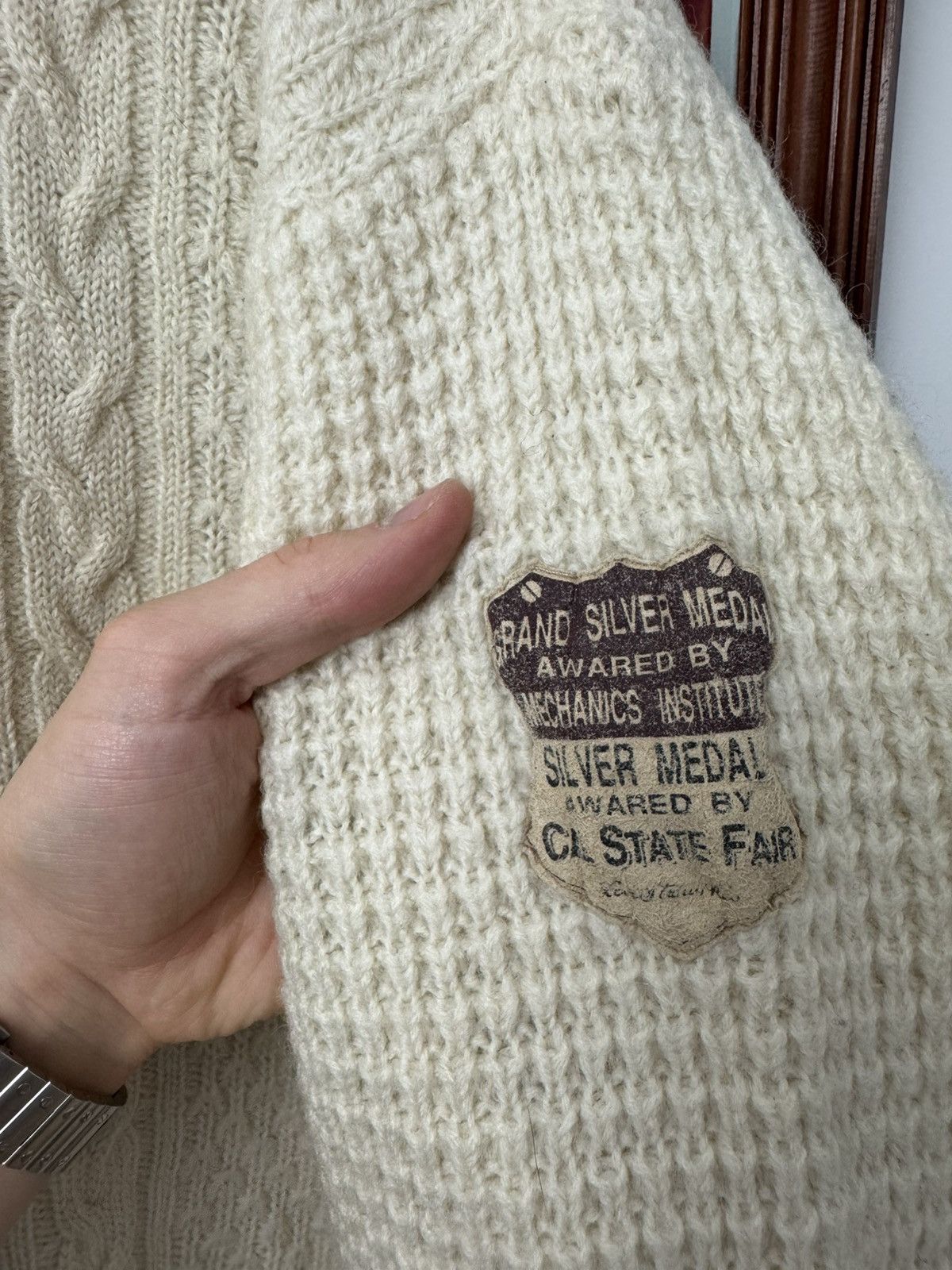 Levis 90s vintage knitwear sweater silver medal beige casual