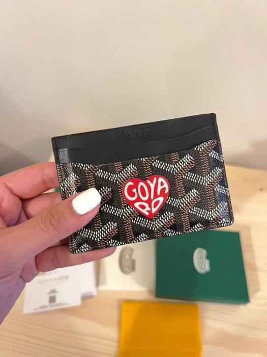 Goyard card 2024 holder size