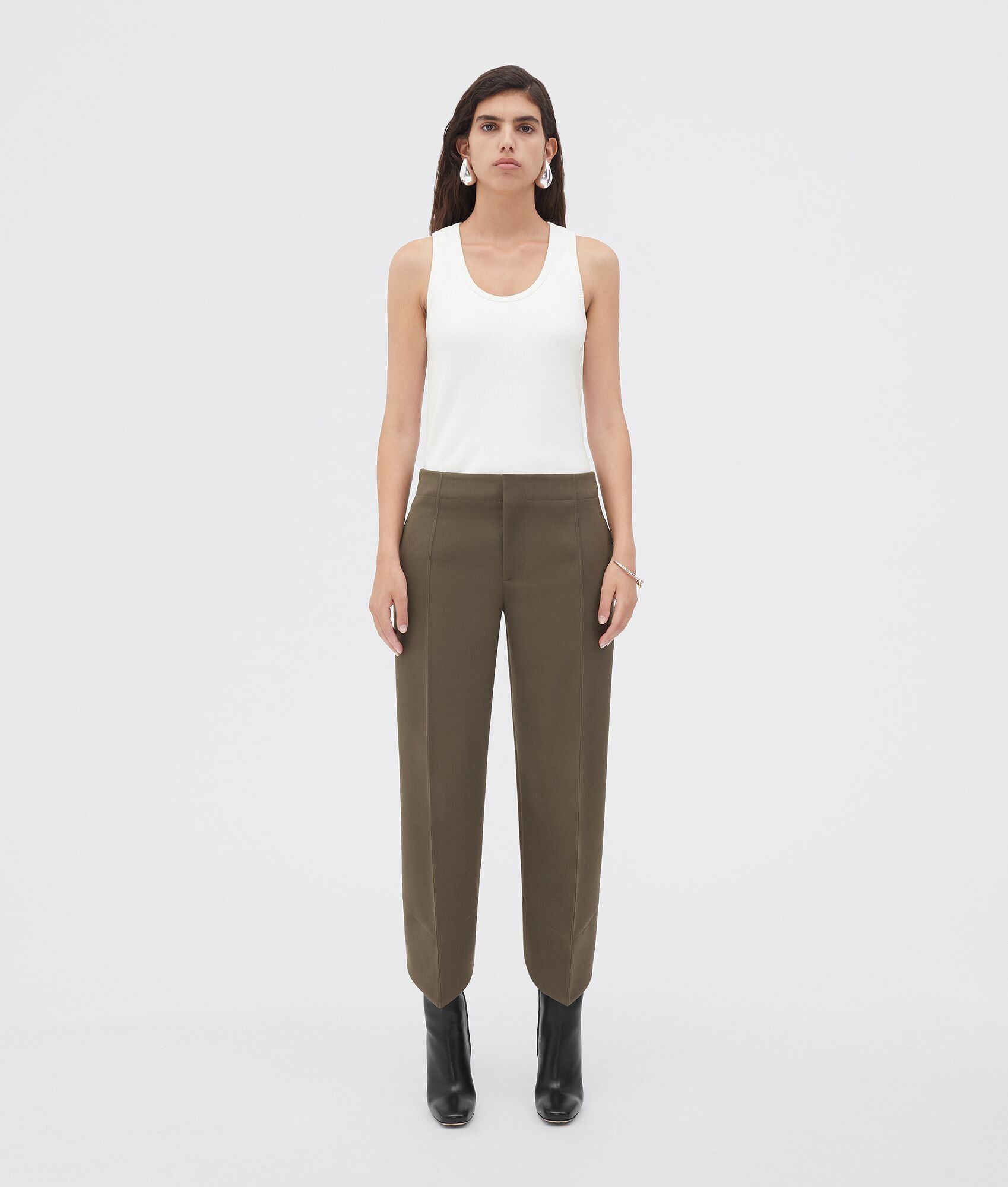Bottega Veneta o1bcso1str0225 Curved Shape Compact Wool Trouser Olive Green Size 28" / US 6 / IT 42 - 1 Thumbnail