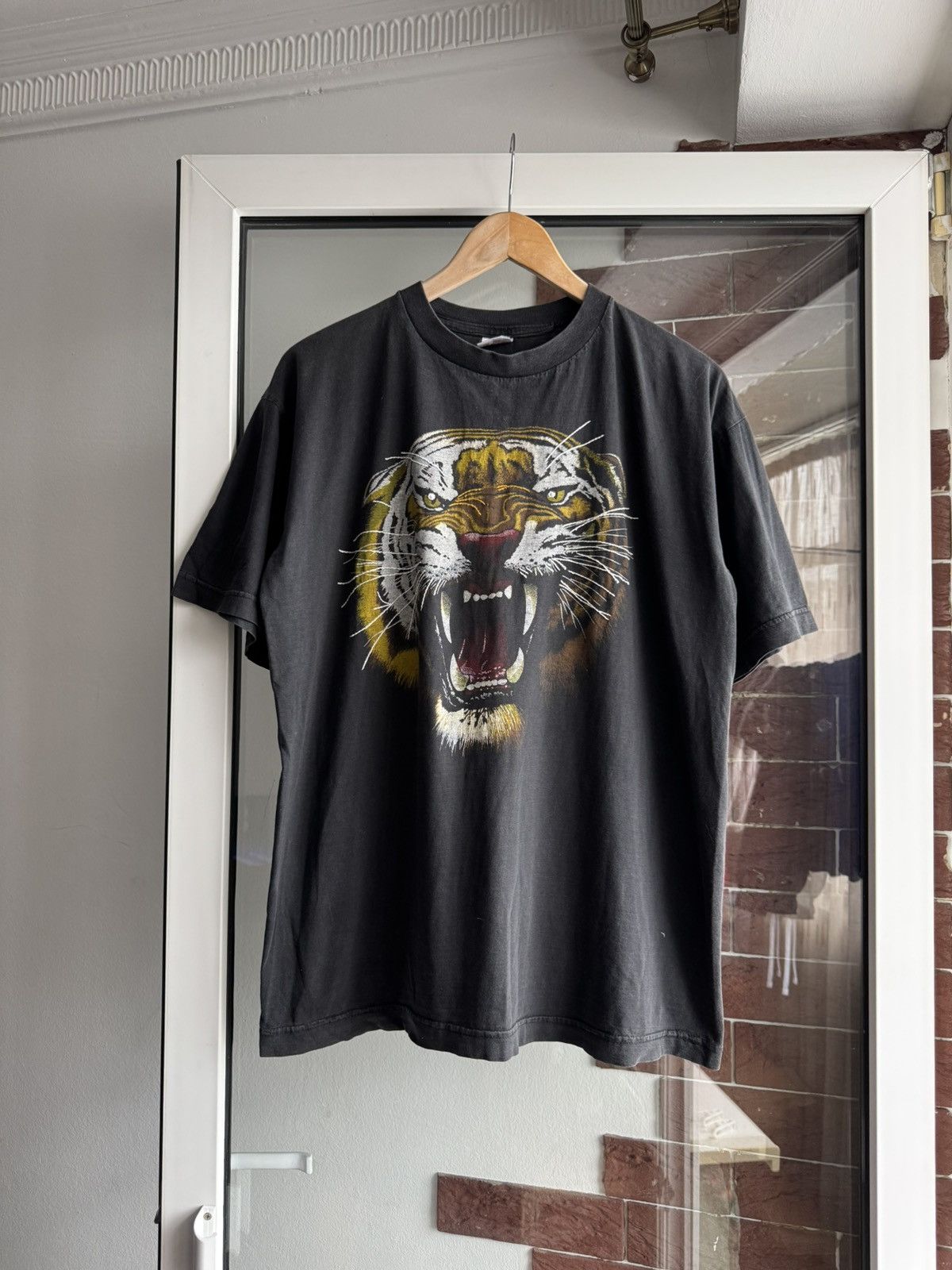 Liquid Blue Vintage tiger print by liquid blue Size US L / EU 52-54 / 3 - 3 Thumbnail