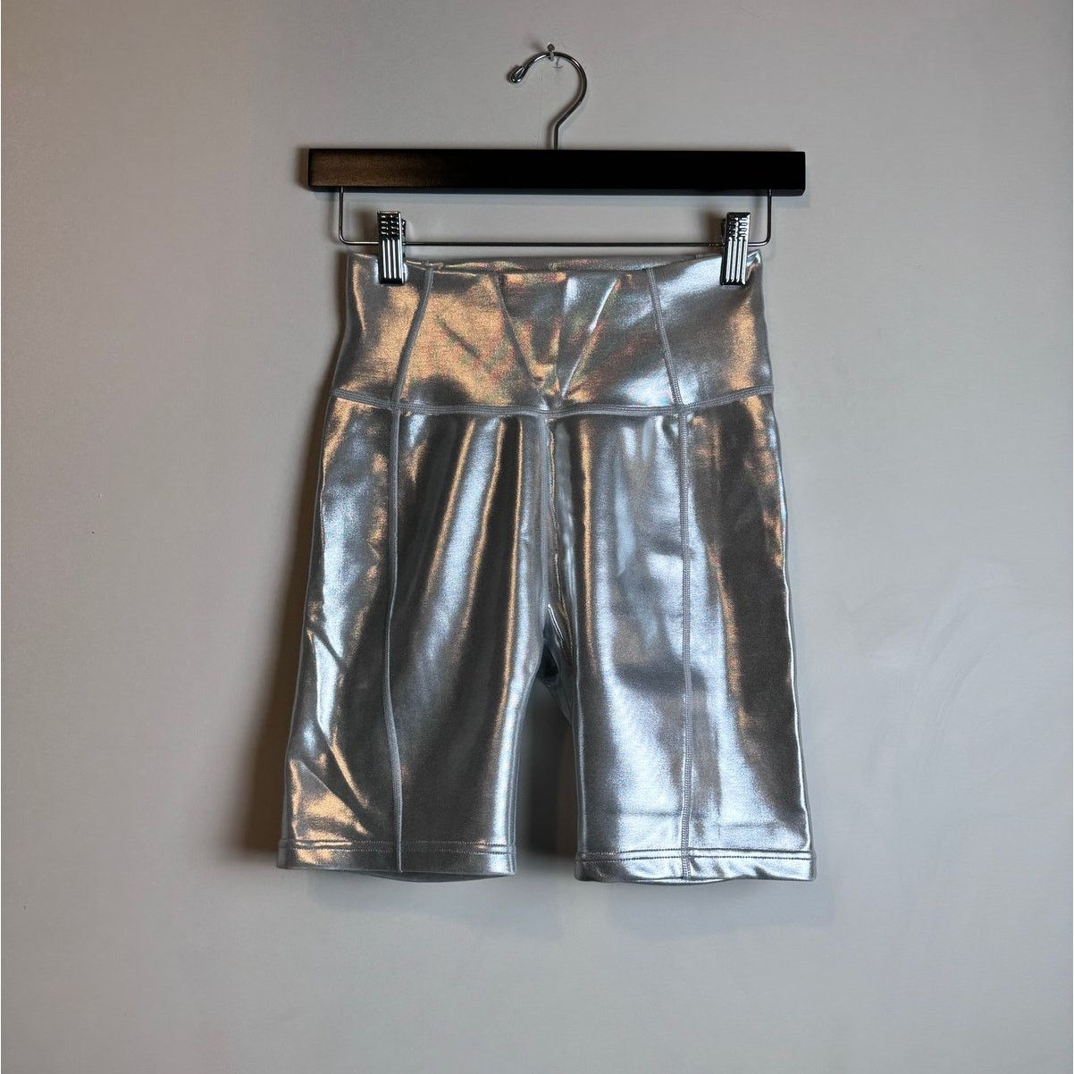 Guizio Danielle Guizio Sport Performance Wear Metallic Biker Shorts Size 26" / US 2 / IT 38 - 1 Thumbnail