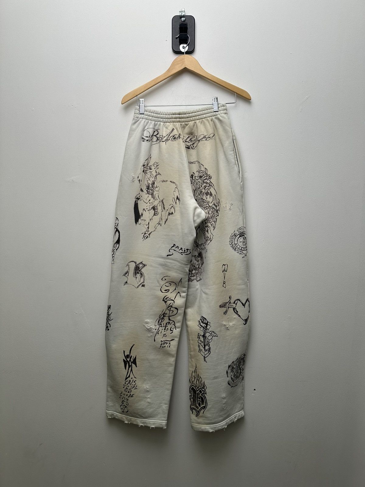 Balenciaga Balenciaga Cream Tattoo Sweatpants Size US 30 / EU 46 - 9 Thumbnail