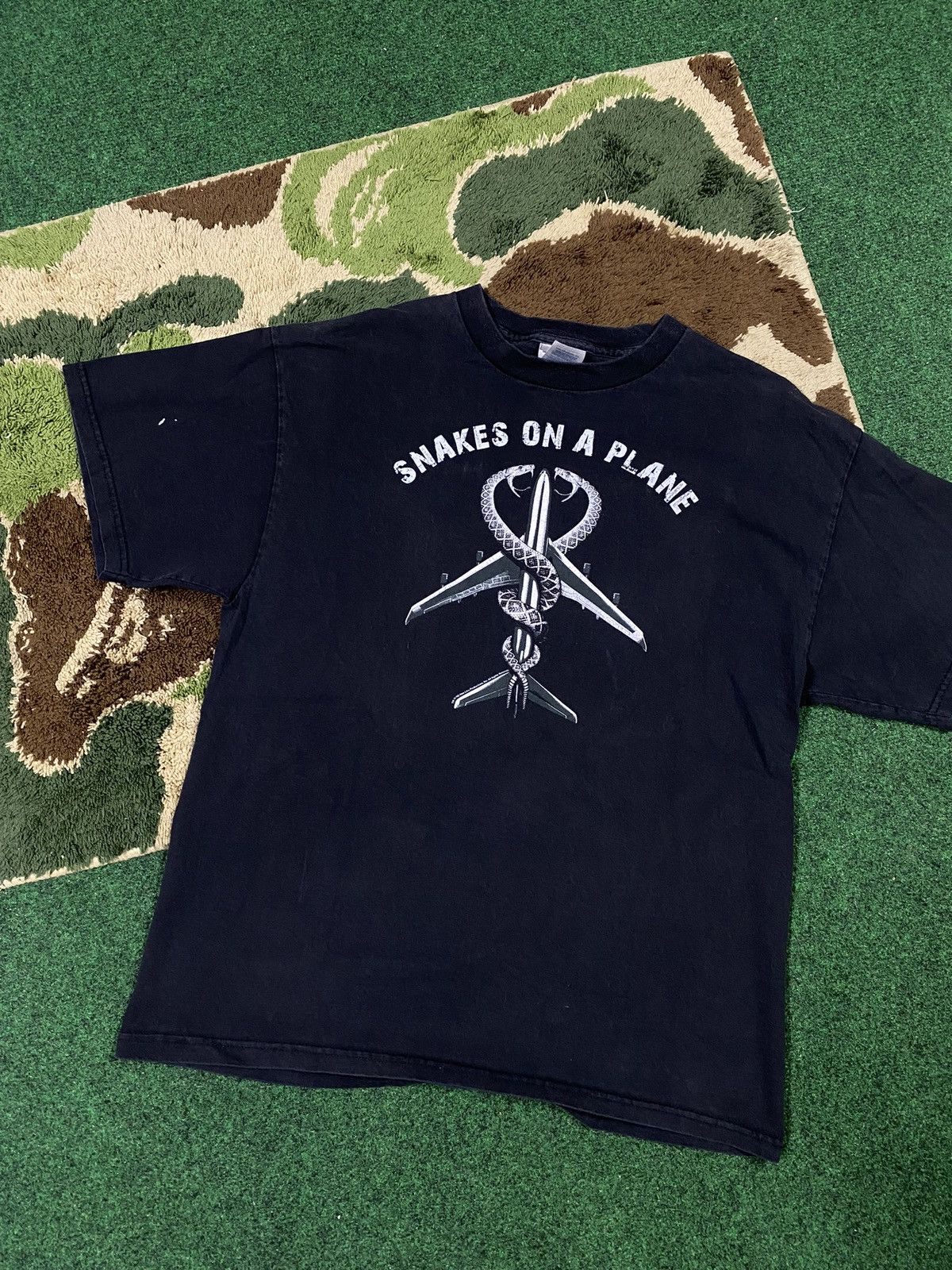 Vintage Vintage Snakes on a Plane Y2K Movie Promo Tee Shirt Large Size US L / EU 52-54 / 3 - 2 Thumbnail