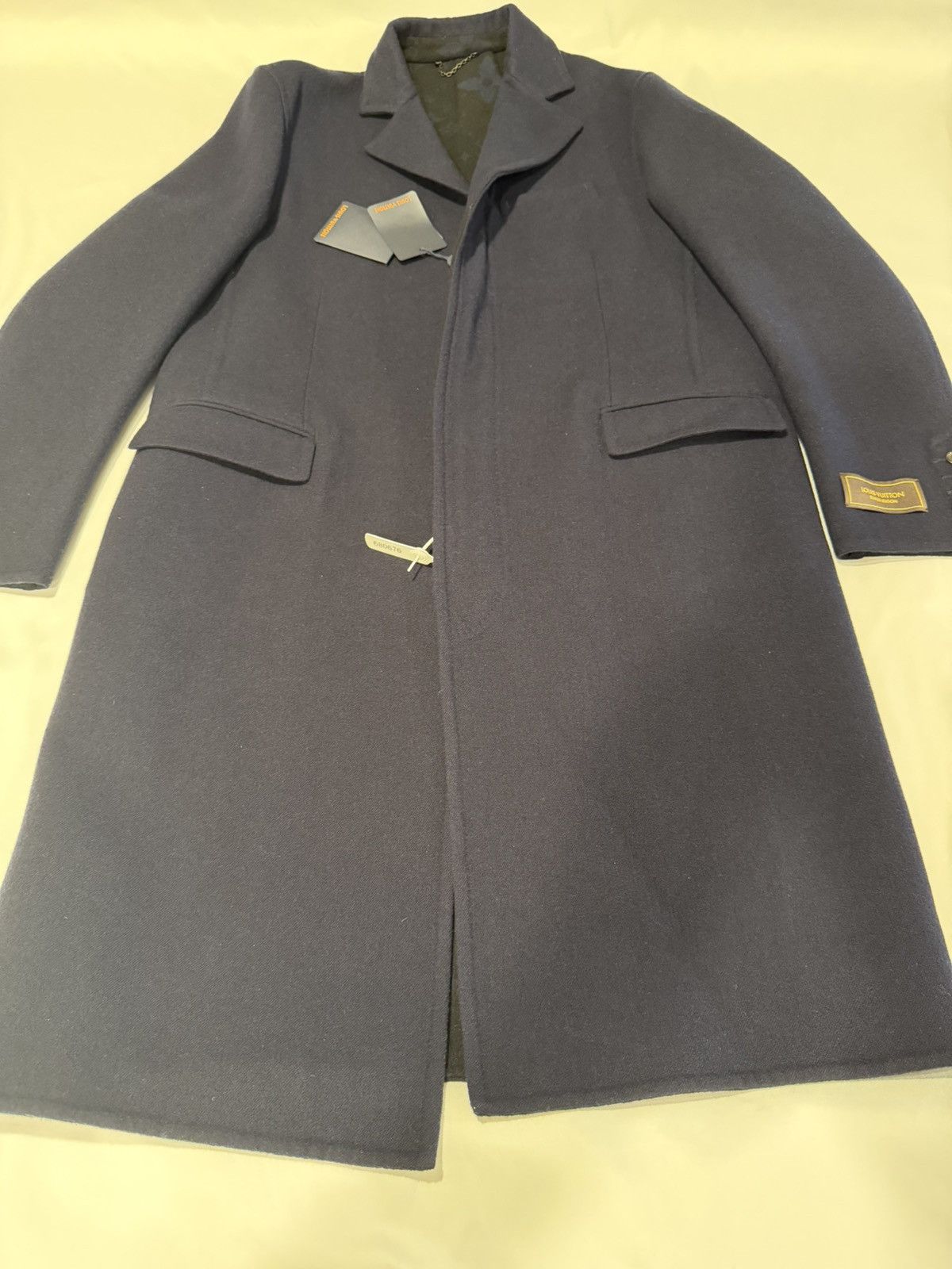Louis Vuitton Louis Vuitton men’s overcoat. 50/40 $4500 Size US M / EU 48-50 / 2 - 2 Thumbnail