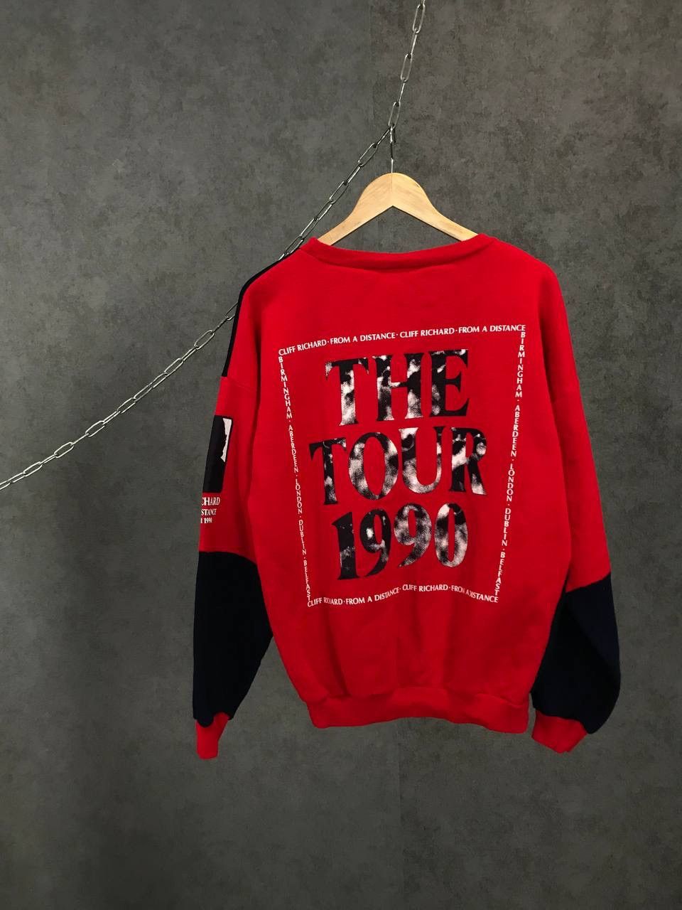 Band Tees Cliff Richard 1990 vintage band tour sweatshirt Size US L / EU 52-54 / 3 - 7 Thumbnail