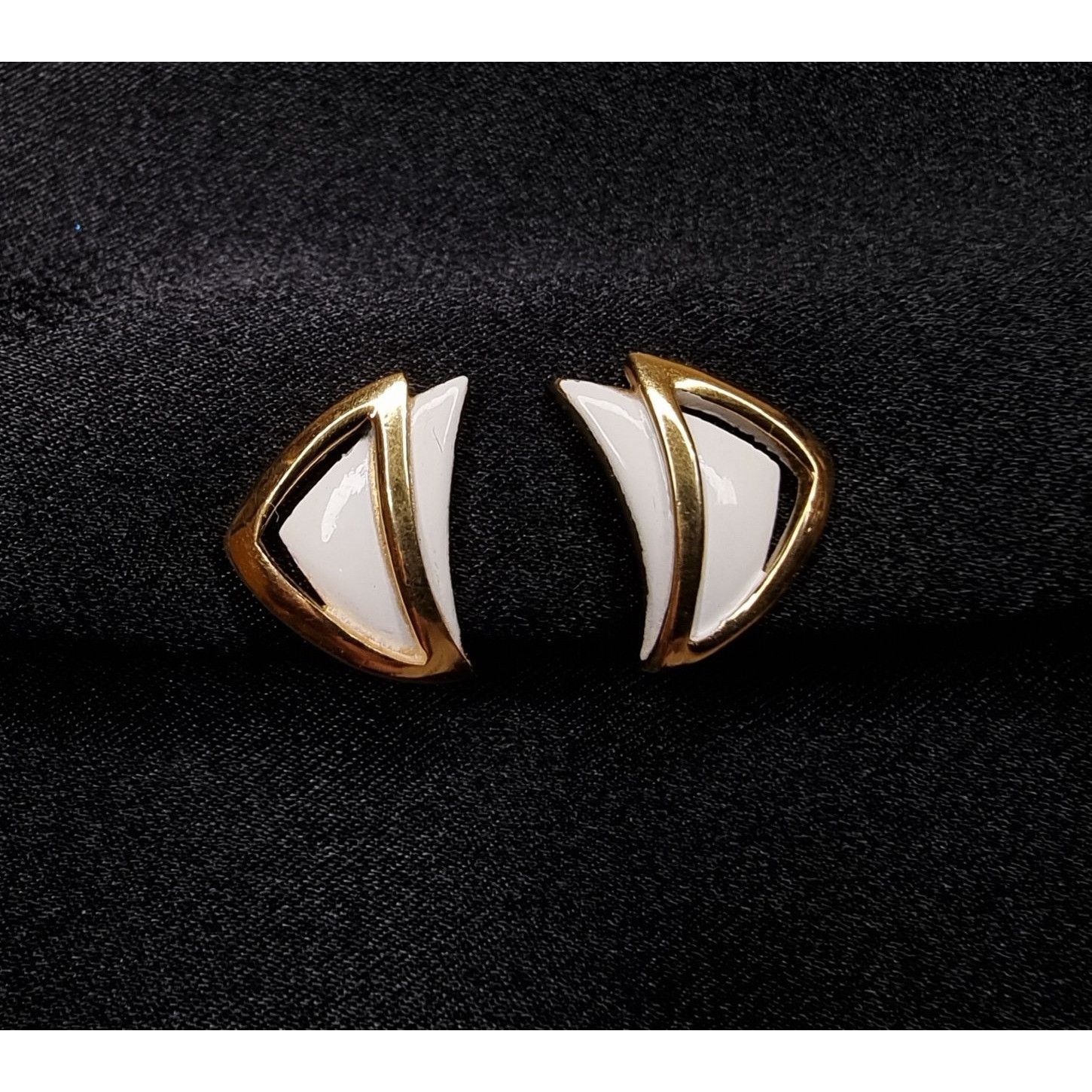 Vintage Vintage 1960s TRIFARI Signed Gold Clip-On Earrings With Whit Size ONE SIZE - 3 Thumbnail