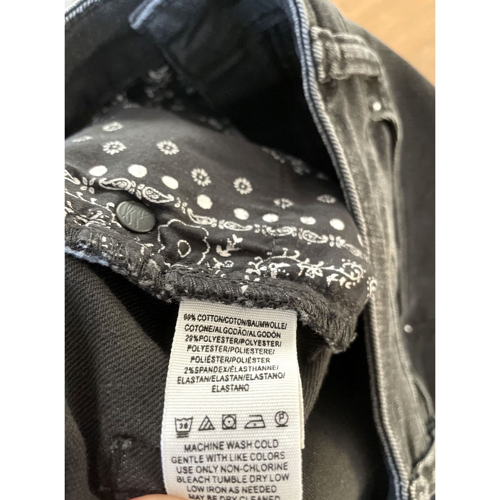 Vintage We The Free People Jeans 25 Crvy Curvy Black High Rise Stretch Raw Cut Off Hem Jeans Skinny Women's Regular Size 25 Black Distressed Denim Size 42" / US 20 - 7 Thumbnail