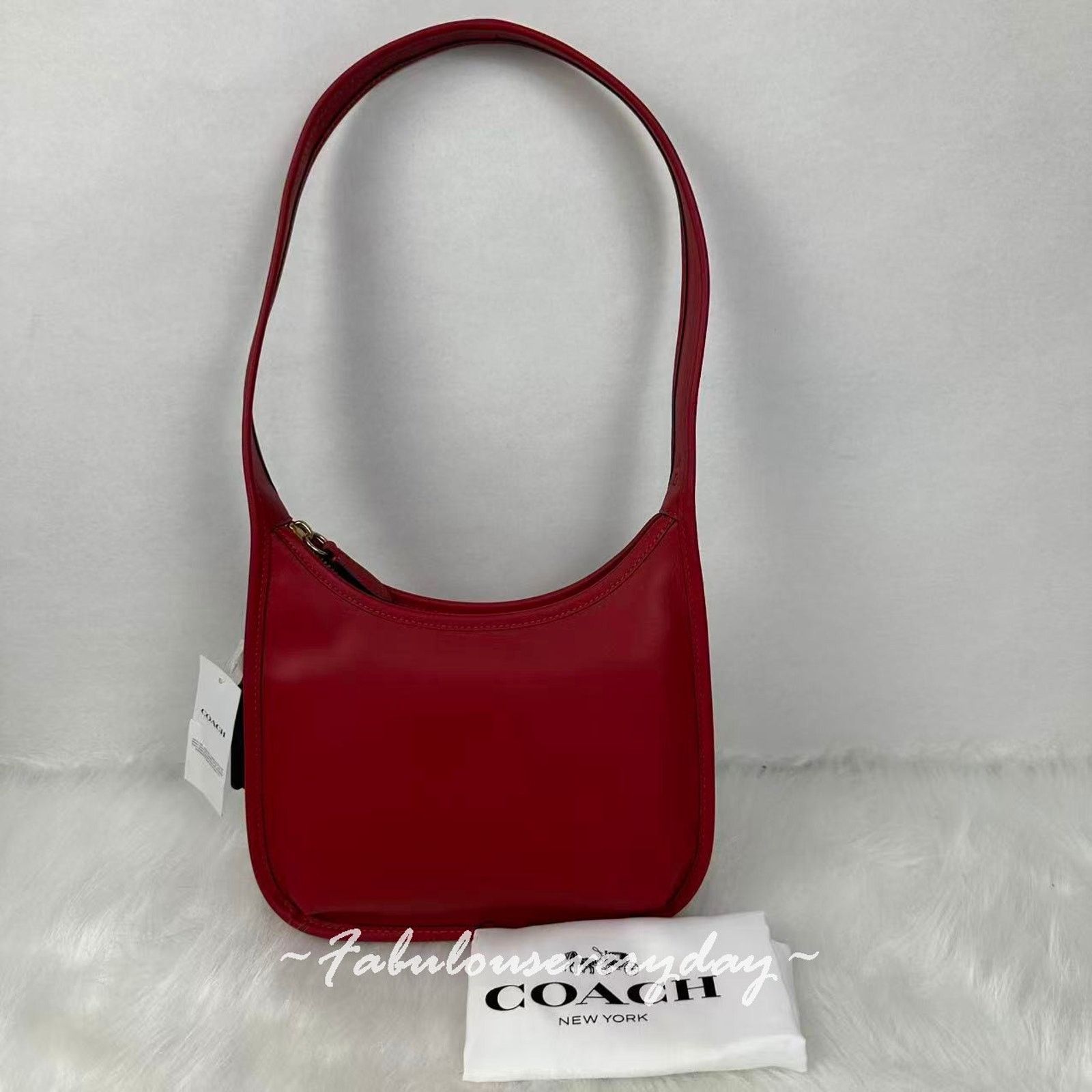 Coach Coach Curve Zip Bag Shoulder Bag In Leather/Gold/Ruby CAF11 Size ONE SIZE - 1 Thumbnail