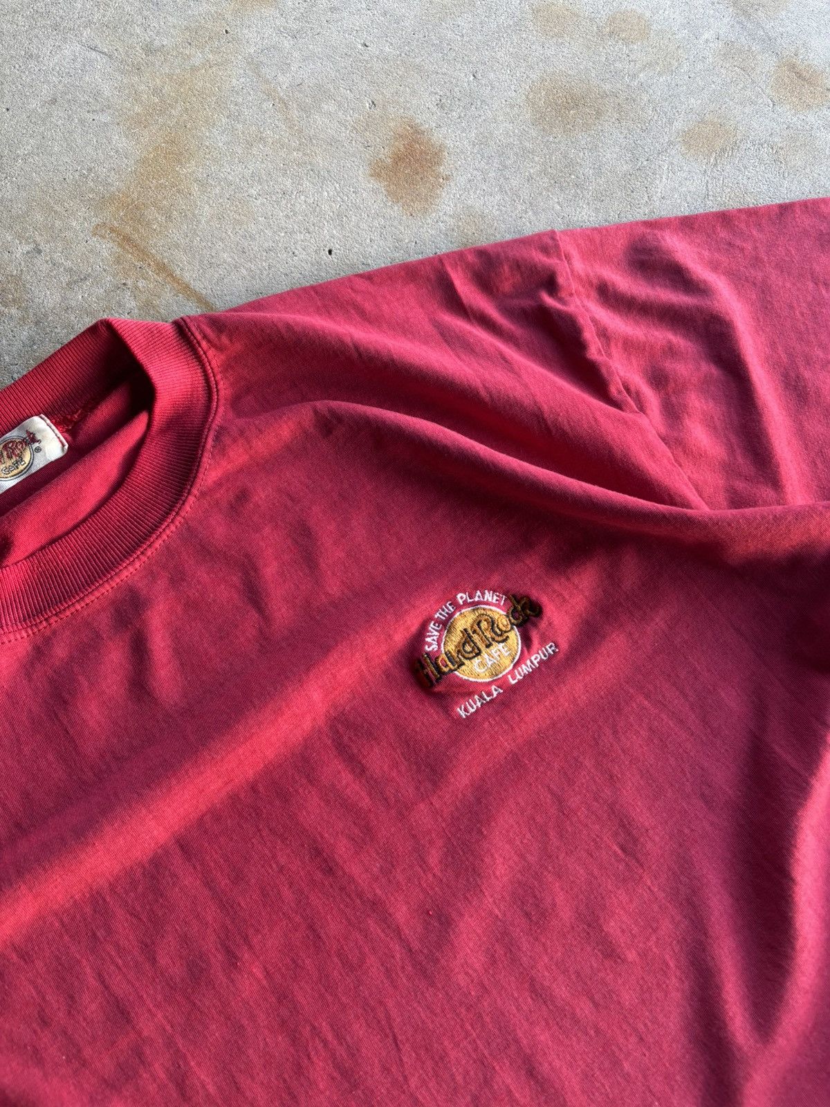 Hard Rock Cafe Vintage Hard Rock Care Kuala Lumpur Boxy Red Tee Size US L / EU 52-54 / 3 - 3 Thumbnail