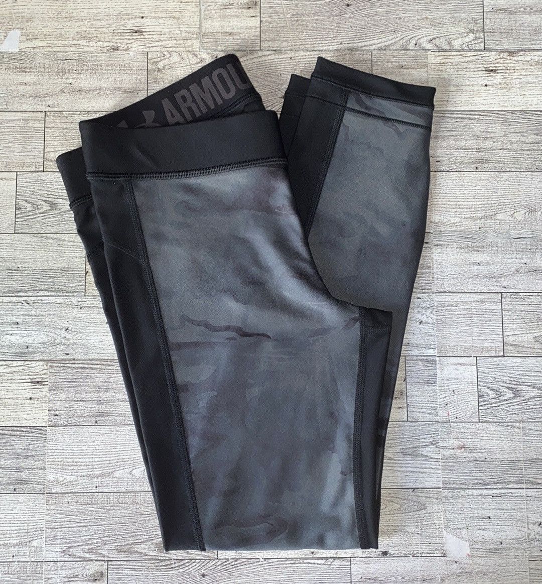Under Armour UA, Retro, Camouflage Print, Low Rise Cropped/Ankle Leggings Size 28" / US 6 / IT 42 - 9 Thumbnail