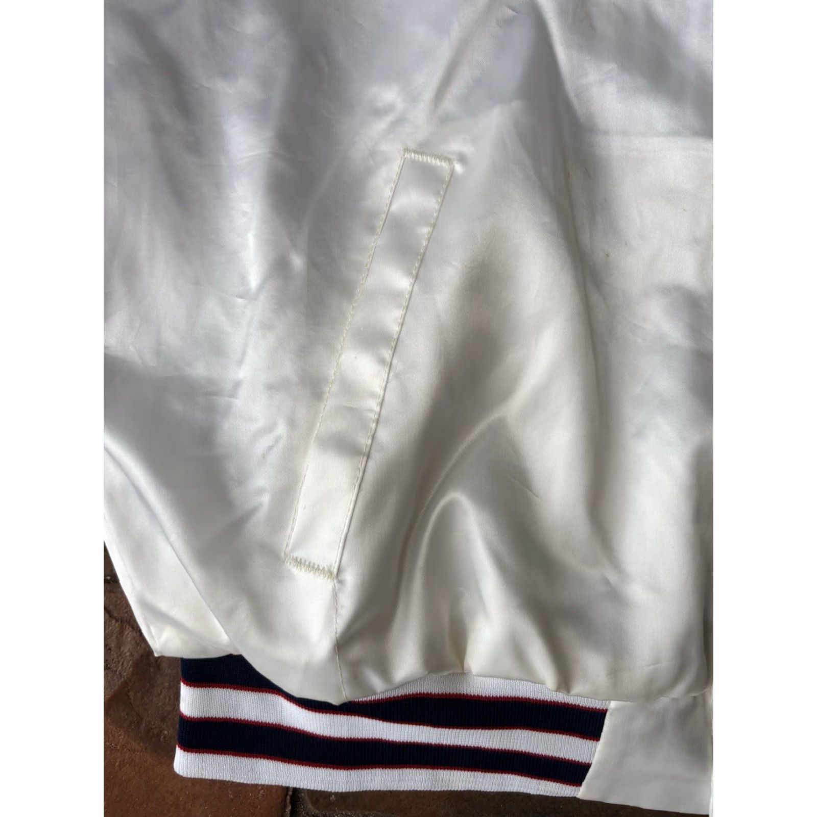 Vintage VINTAGE Bud Dry Satin Bomber Jacket XL White Logo USA 80s Wind-Resistant, Water-Resistant, Short Jacket, Unisex Adults, 80s, Draft Promo, USA Theme Size US XL / EU 56 / 4 - 5 Thumbnail