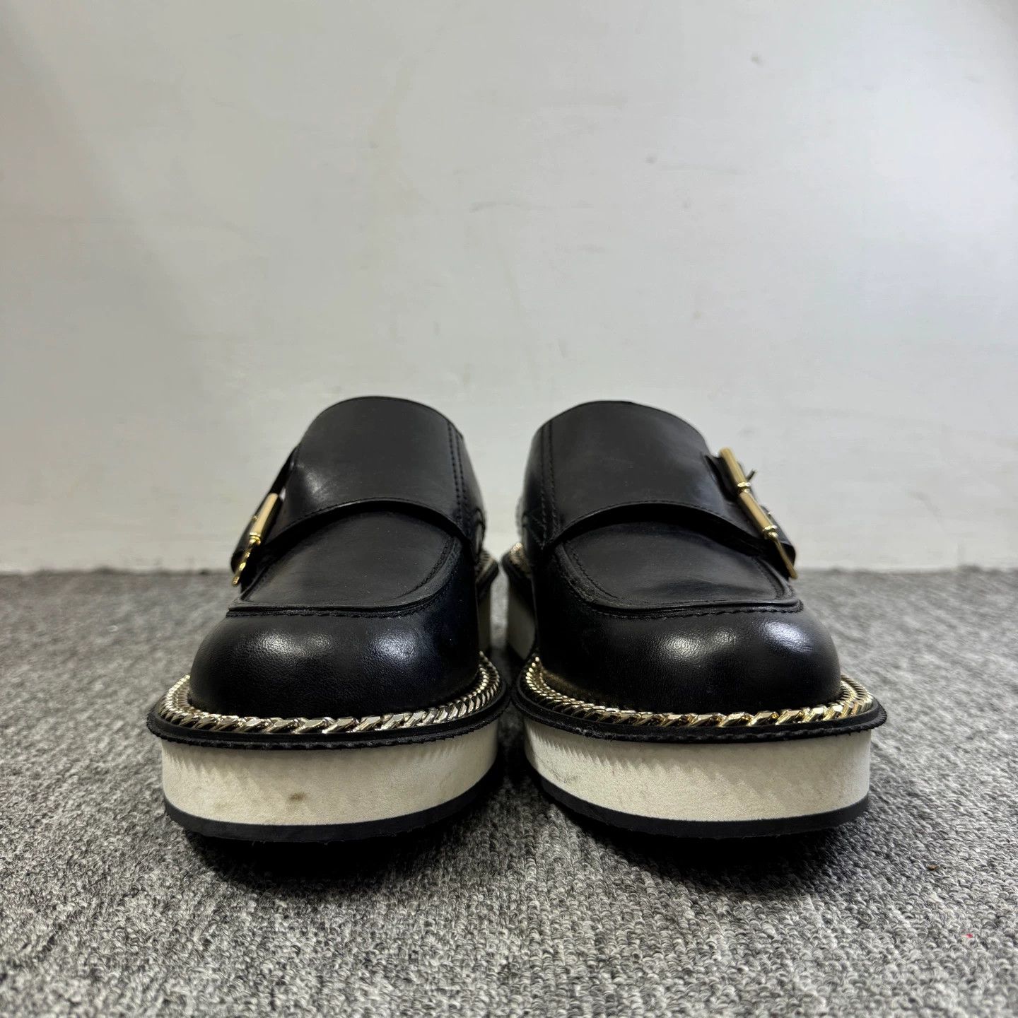 Givenchy Givenchy Chain Leather Shoes EUR 39 Size US 6 / EU 39 - 2 Thumbnail