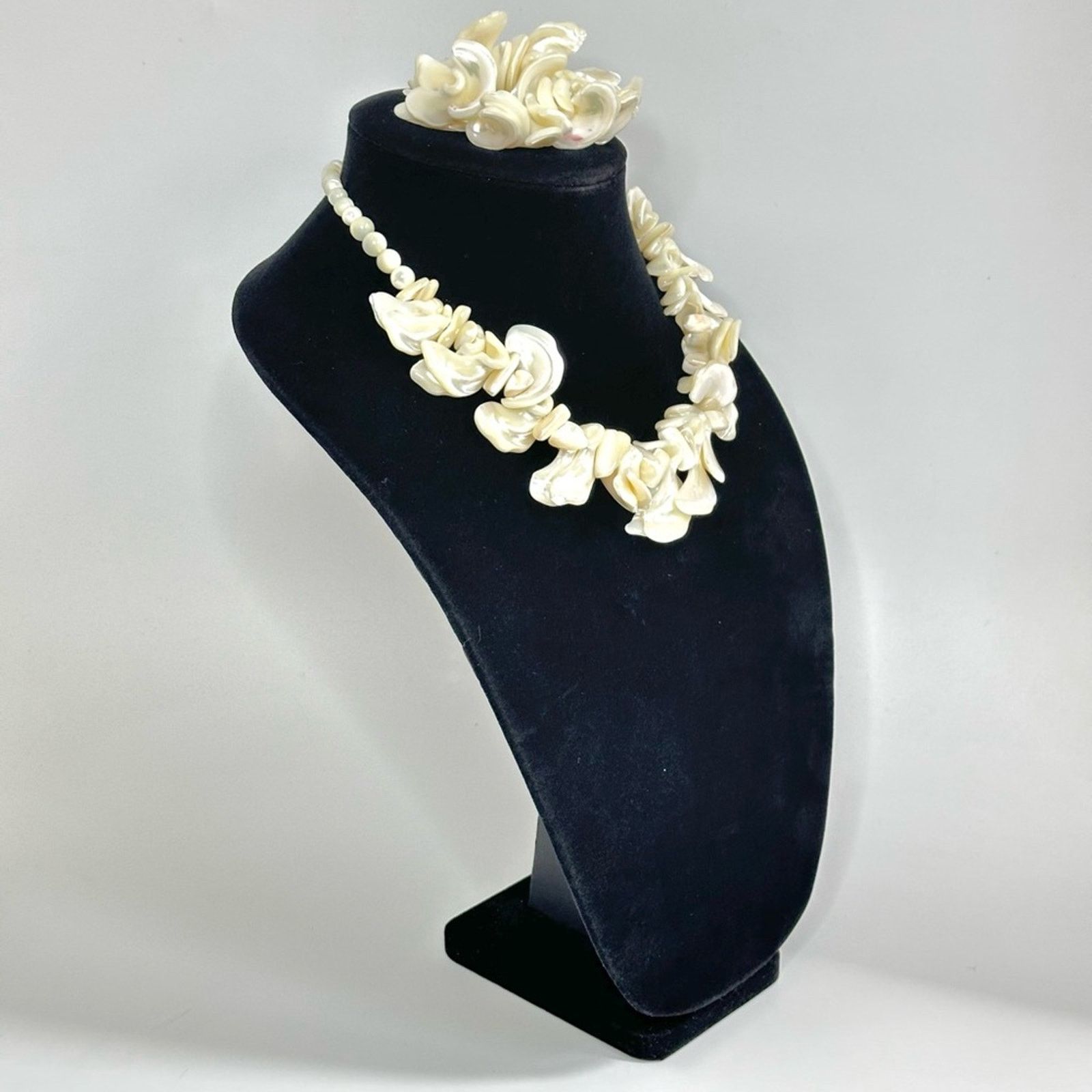 Other Vintage Mother Of Pearl Hand Beaded Necklace & Bracelet Set Size ONE SIZE - 4 Thumbnail