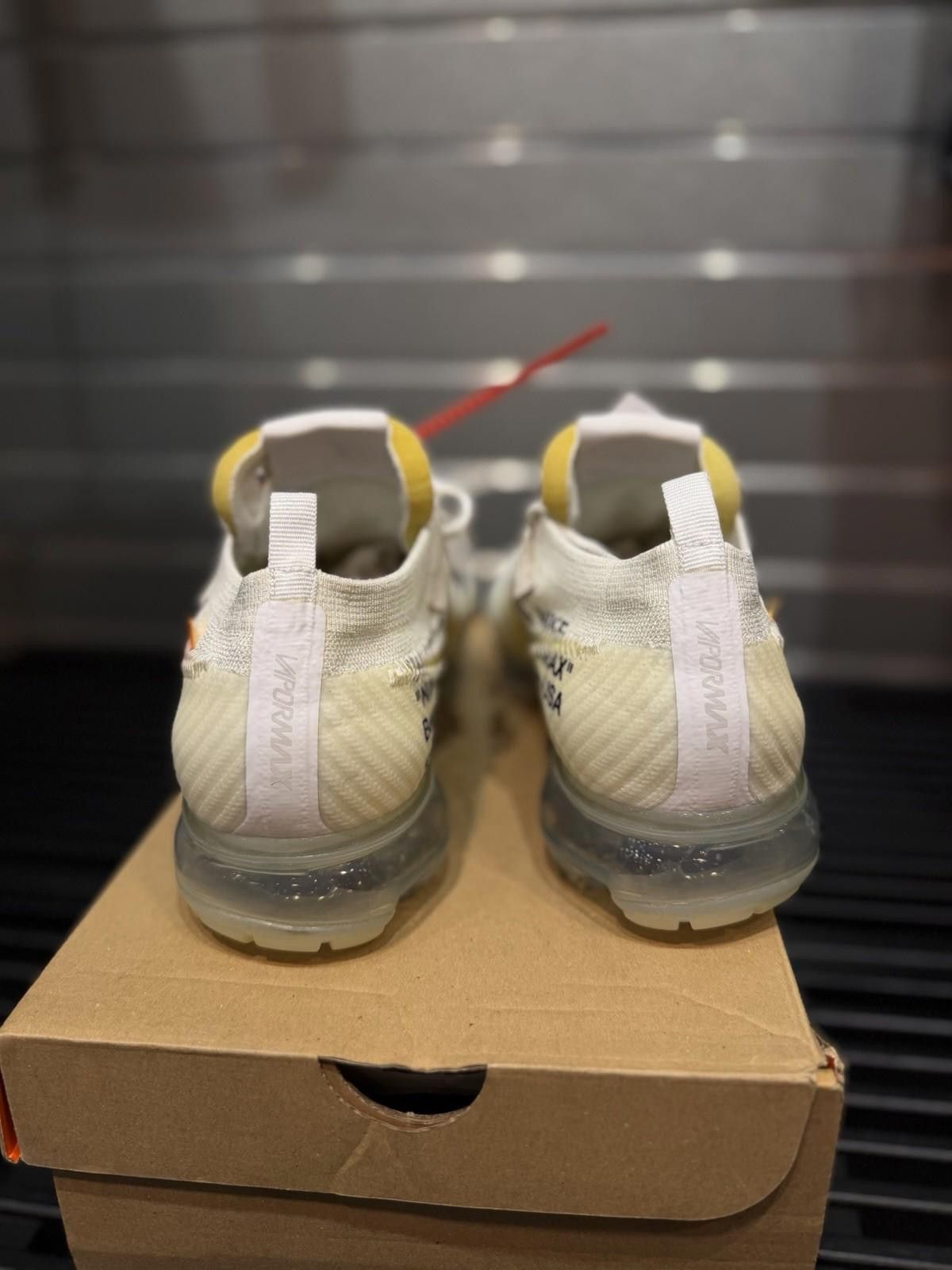 Nike 2018 Nike Off-White x Air VaporMax Style AA3831-100 Size 9M Size US 9 / EU 42 - 8 Thumbnail