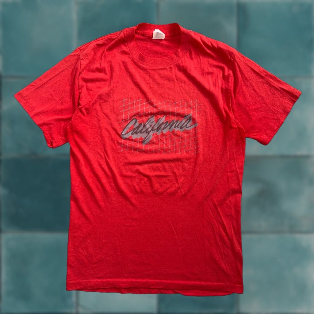 Vintage VINTAGE California 80s VTG T Shirt Graphic 1980s Red Classic Grid Design Text Typography XL Men Short Sleeve Crew Neck Cotton Gildan 5000 Size US XL / EU 56 / 4 - 1 Thumbnail
