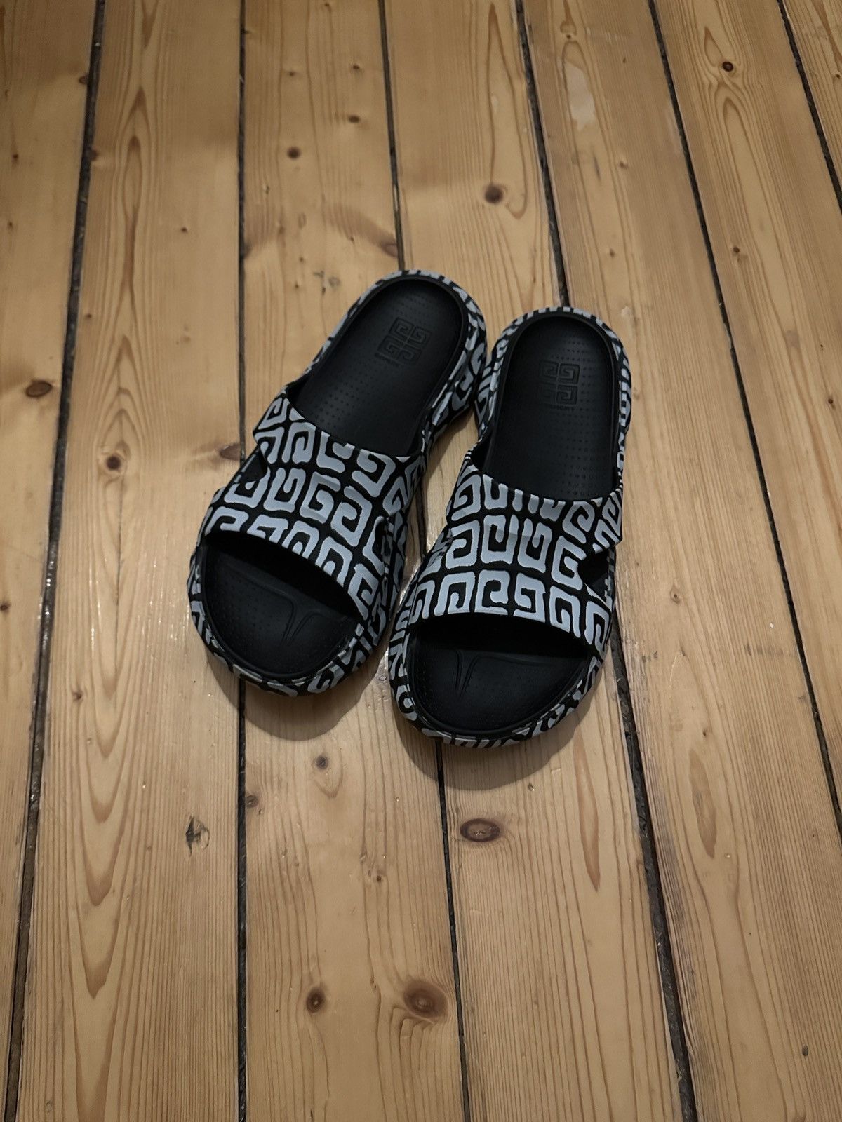 Chito × Givenchy Givenchy x Chito Marshmallow Sandals Graffiti Monogram Size US 10 / EU 43 - 1 Thumbnail