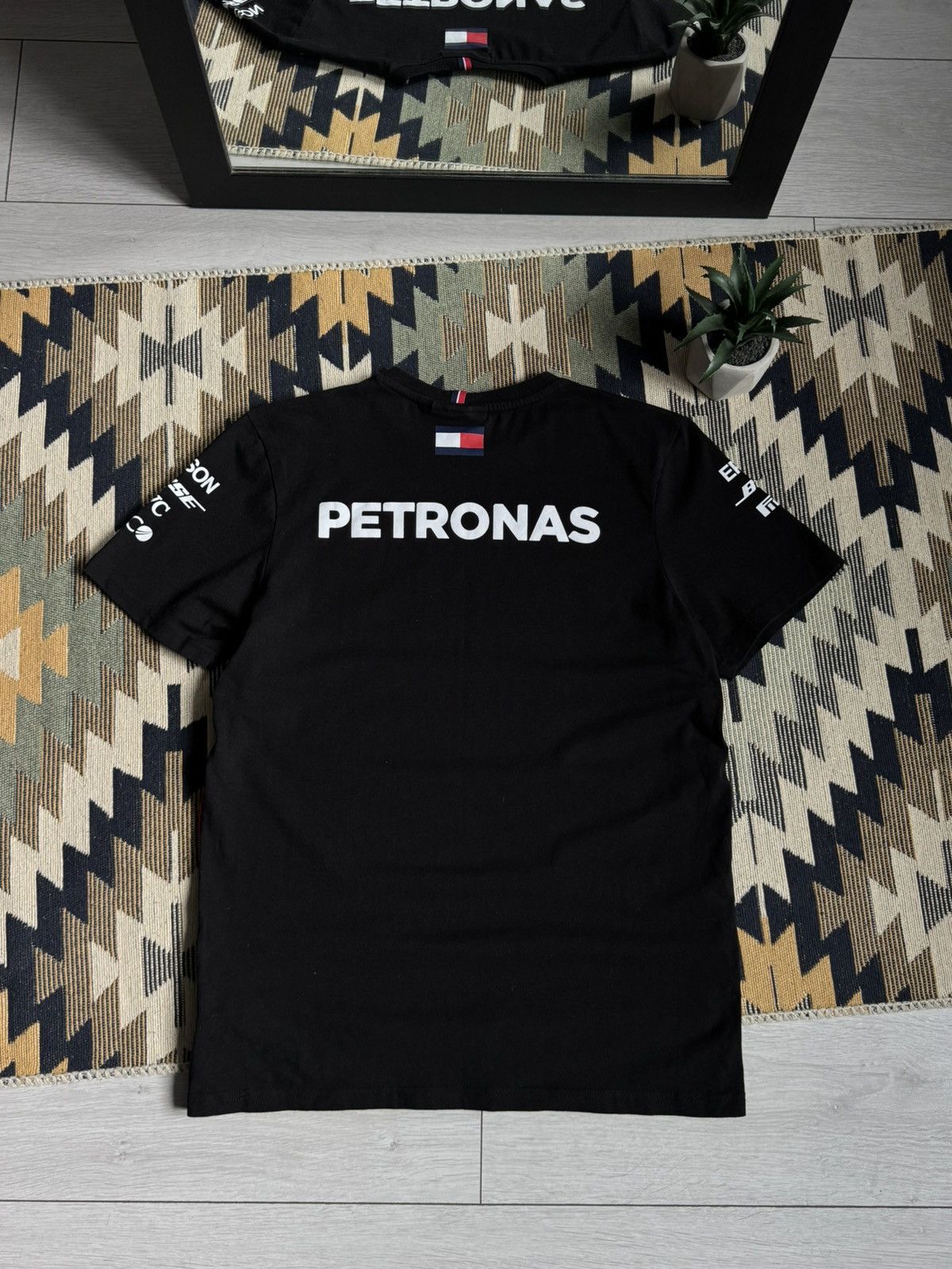 Mercedes-Benz Mercedes Benz AMG Petronas Racing Formula 1 T-shirt Size US M / EU 48-50 / 2 - 2 Thumbnail