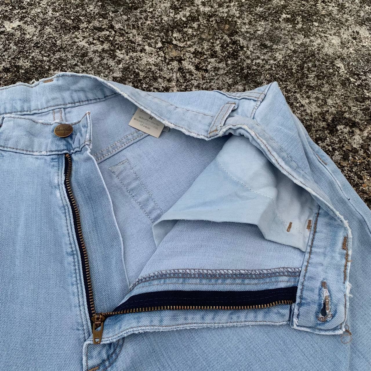 Wrangler Vintage Wrangler Jeans Light Wash Denim Japanese Brand Size US 31 - 11 Thumbnail