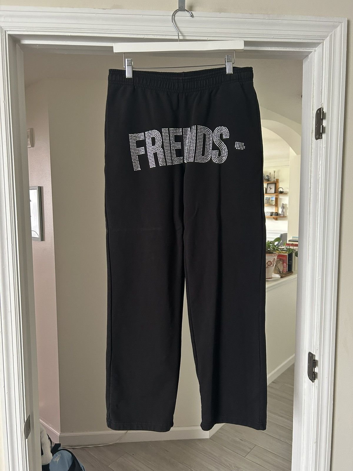Vlone Vlone “friends” rhinestone sweatpants size S Size US 32 / EU 48 - 1 Thumbnail