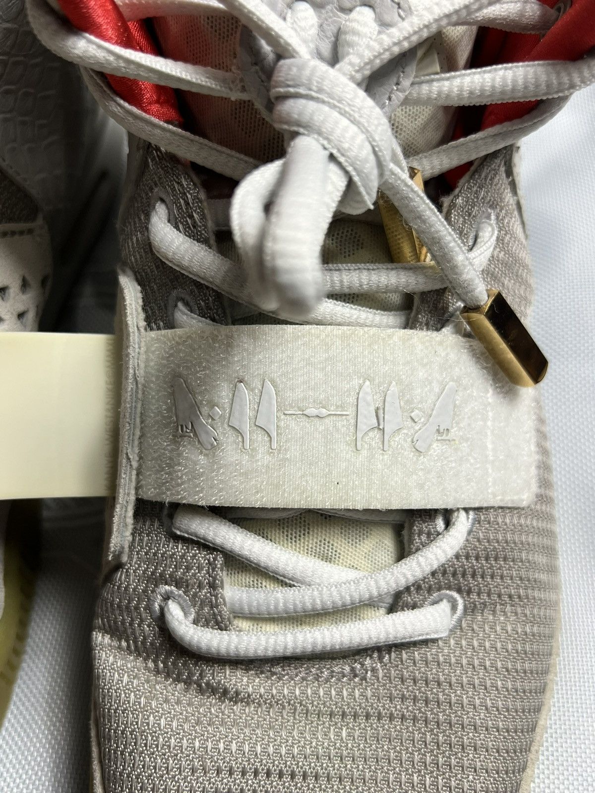 Nike Nike Air Yeezy 2 Pure Platinum Sneaker size 10 Size US 10 / EU 43 - 7 Thumbnail