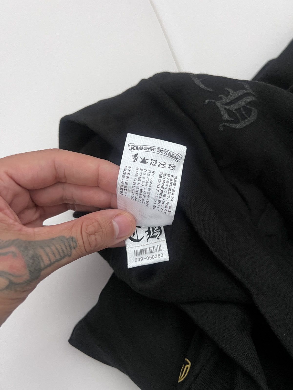 Chrome Hearts Chrome hearts gold glitter hoodie Size US L / EU 52-54 / 3 - 7 Thumbnail