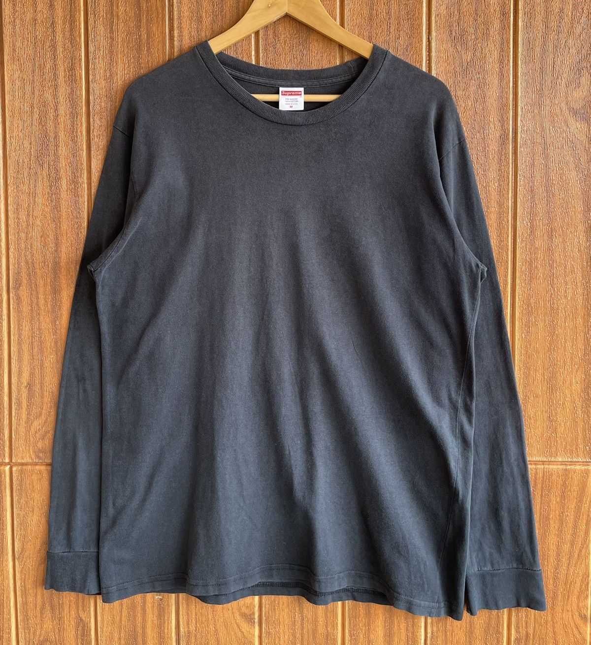 Supreme Thrashed🔥Supreme🔥Sun Faded Black Long Sleeve Plain Tshirt Size US M / EU 48-50 / 2 - 1 Thumbnail