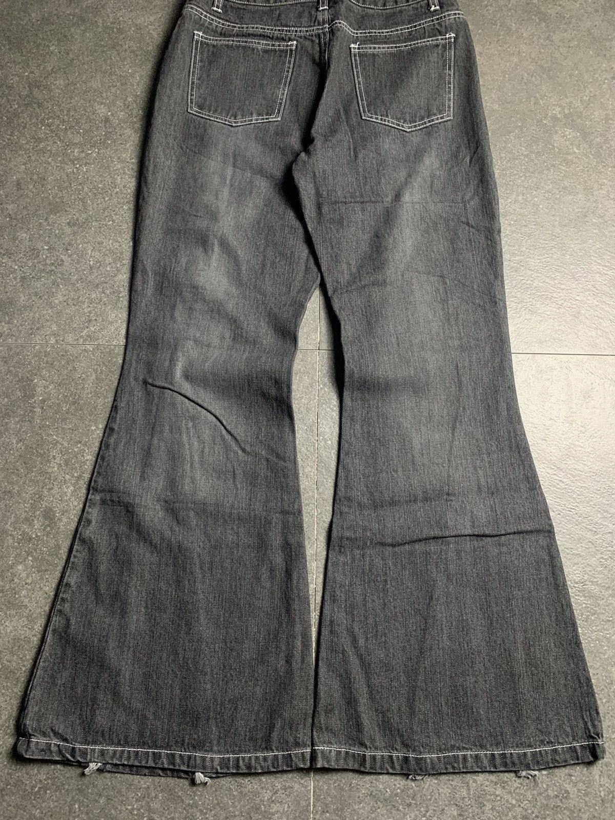 Japanese Brand 2000s Japanese Brand Frayed-seam Super Flared Jeans Size US 28 / EU 44 - 11 Thumbnail