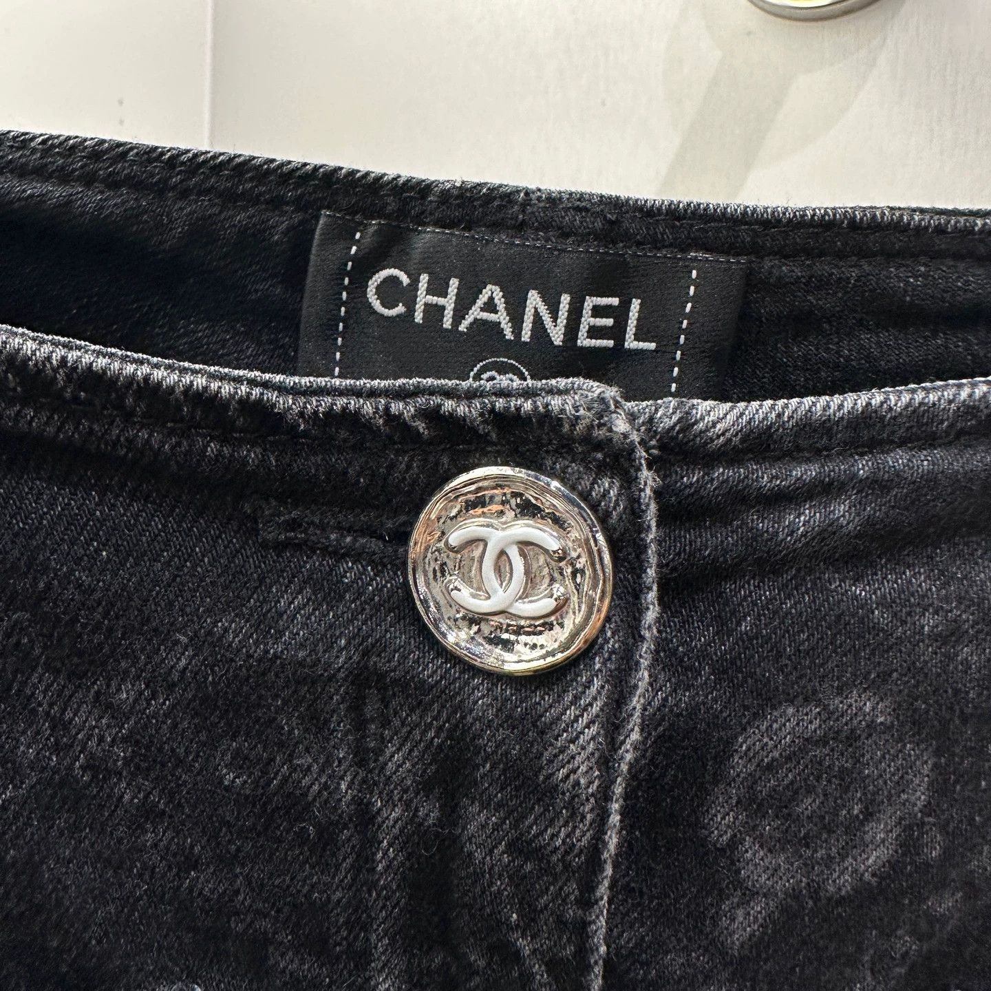 Chanel Chanel All-Over Logo Camellia Jeans 38 Cotton Size 27" / US 4 / IT 40 - 6 Thumbnail