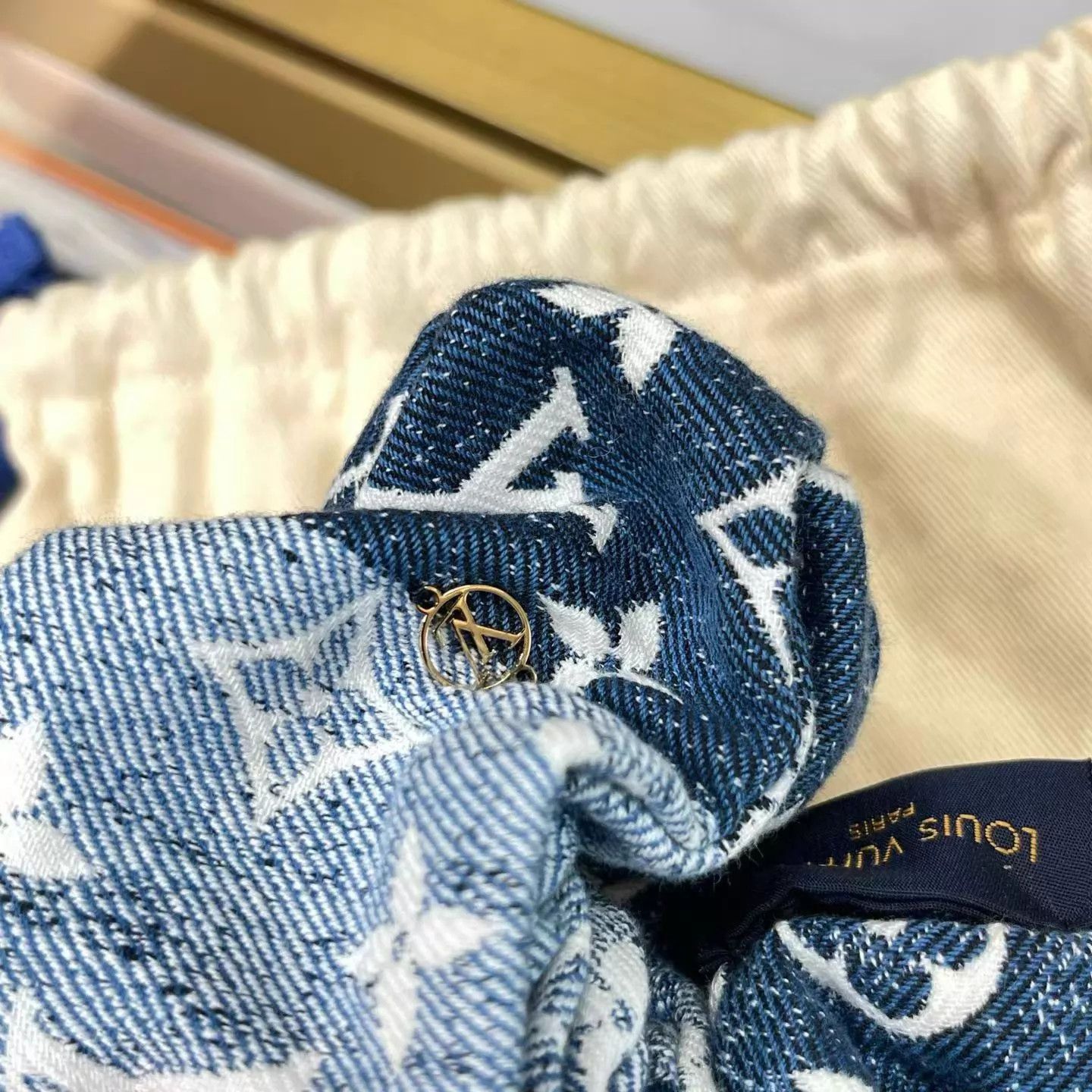 Louis Vuitton LV Denim Classic Hair Tie New AE315 Sale Size ONE SIZE - 5 Thumbnail