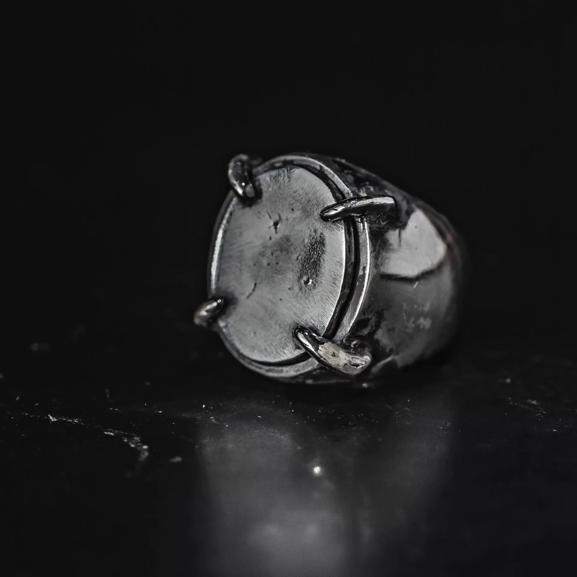 DETAJ Detaj Dark Vintage Ghost Claw Silver Mirror Ring Size ONE SIZE - 1 Thumbnail