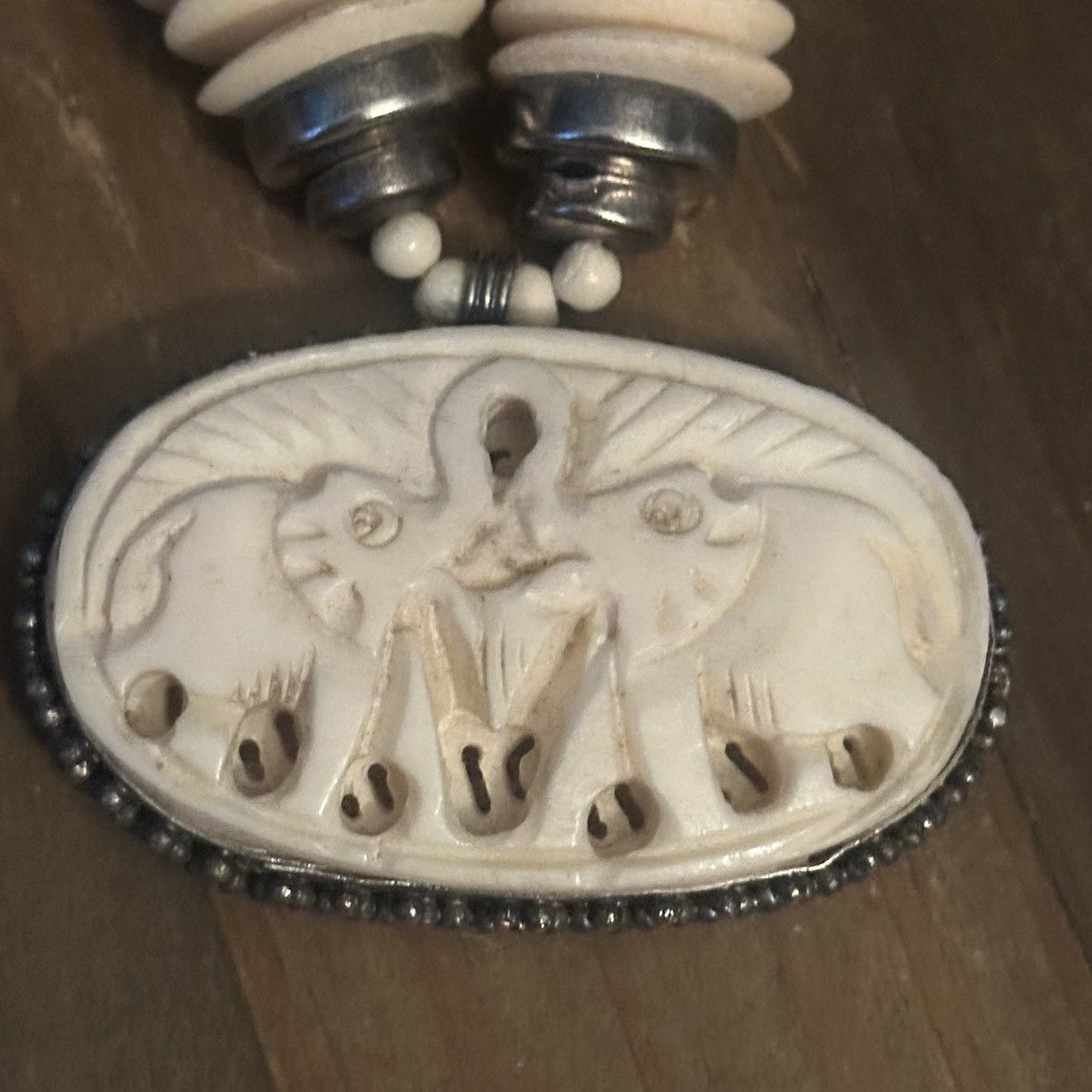 Vintage Vintage chunky carved bone elephant bead necklace Size ONE SIZE - 3 Thumbnail