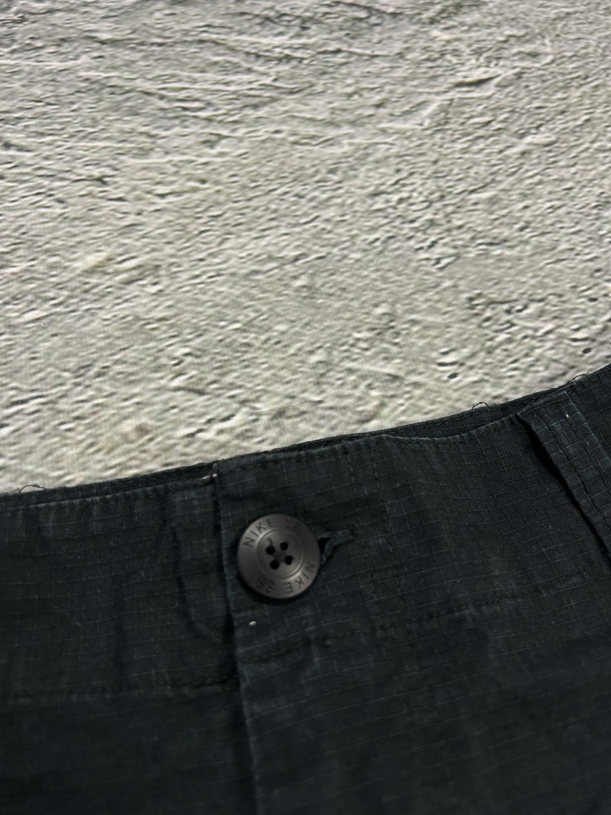 Nike × Vintage Nike SB vintage black cargo pants 2000s Size US 28 / EU 44 - 3 Thumbnail