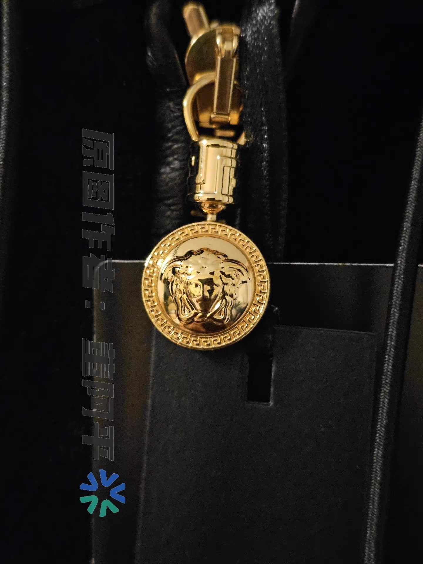 Versace Brand new Versace Medusa velvet hooded vest Size US S / EU 44-46 / 1 - 3 Thumbnail