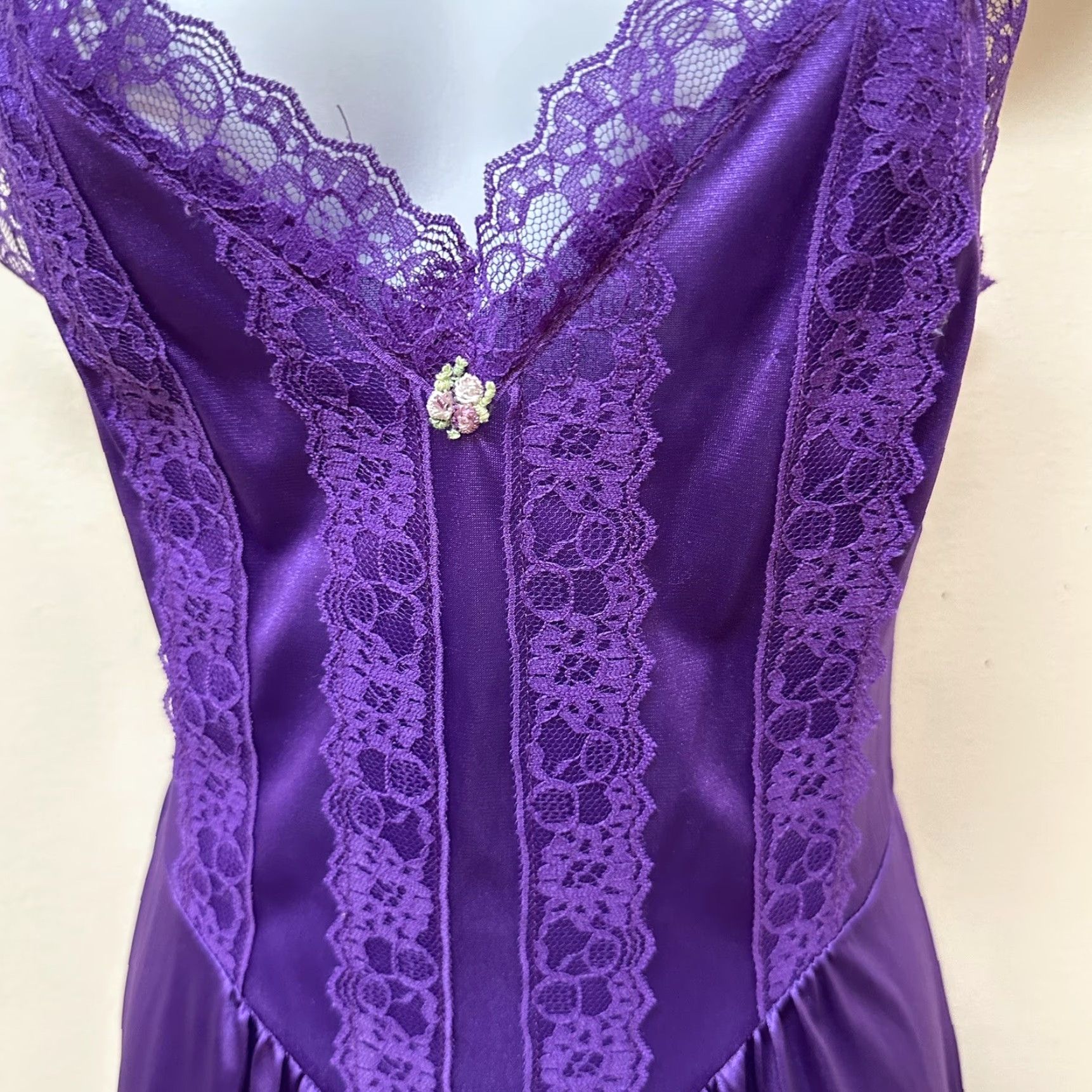 Vintage Lady Cameo Nylon Satin Negligee Jumpsuit PJ’s Loungewear Jeannie Leg Size S Purple Small Mens? No gender provided. Size 28" / US 6 / IT 42 - 4 Thumbnail