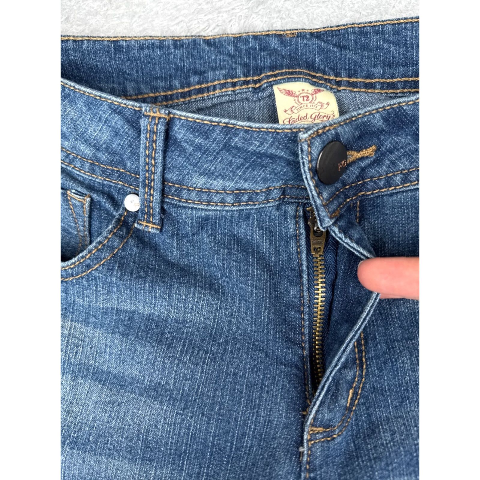 Faded Glory Faded Glory Jeans Women Capri 12 Blue Denim Mid Rise 30x14 Cotton Blend Distressed Pockets Capris 5-Pocket Size 34" / US 12 / IT 48 - 4 Thumbnail