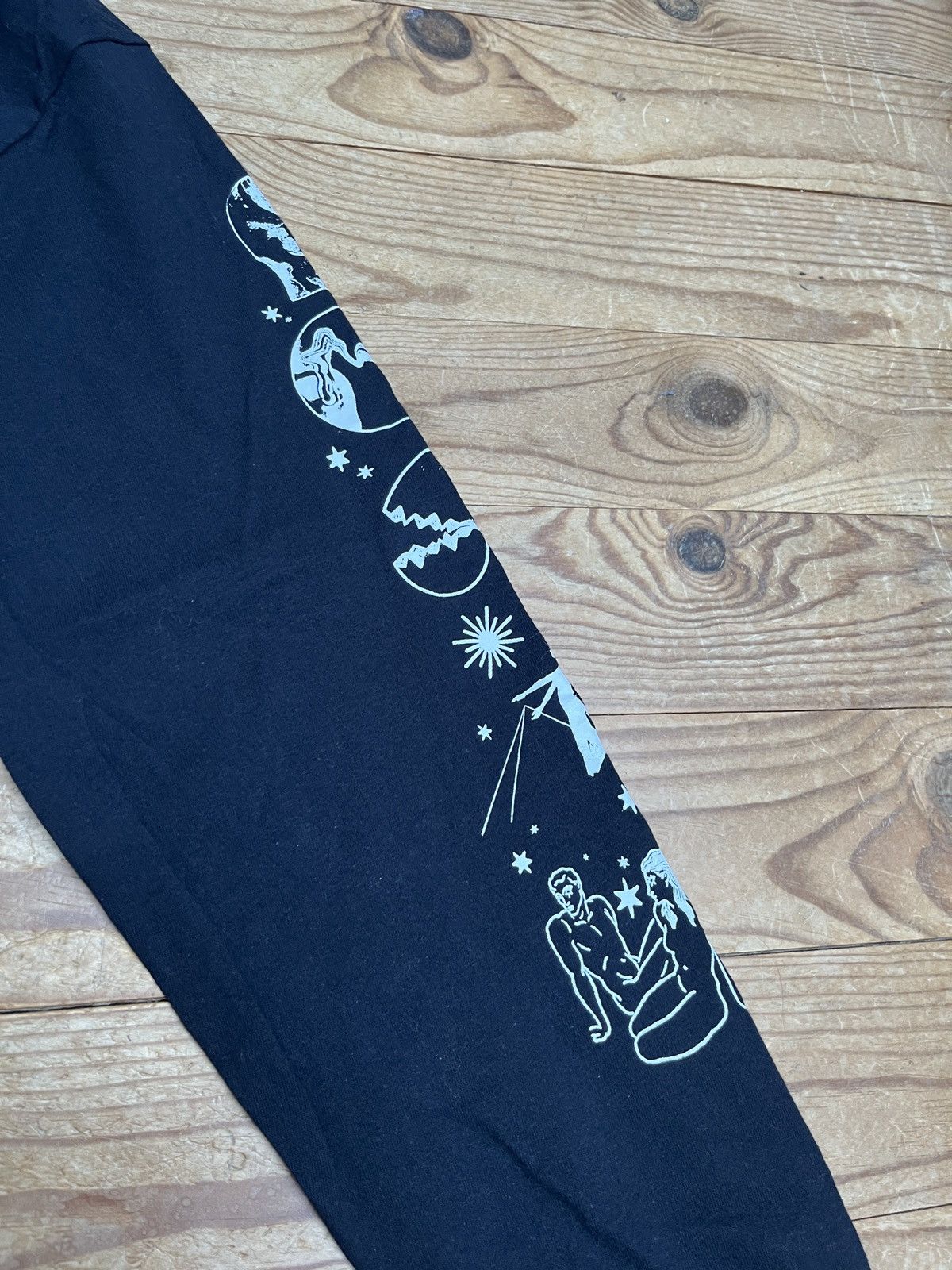 Band Tees Holy Wave band Egg long sleeve tee Size US L / EU 52-54 / 3 - 3 Thumbnail