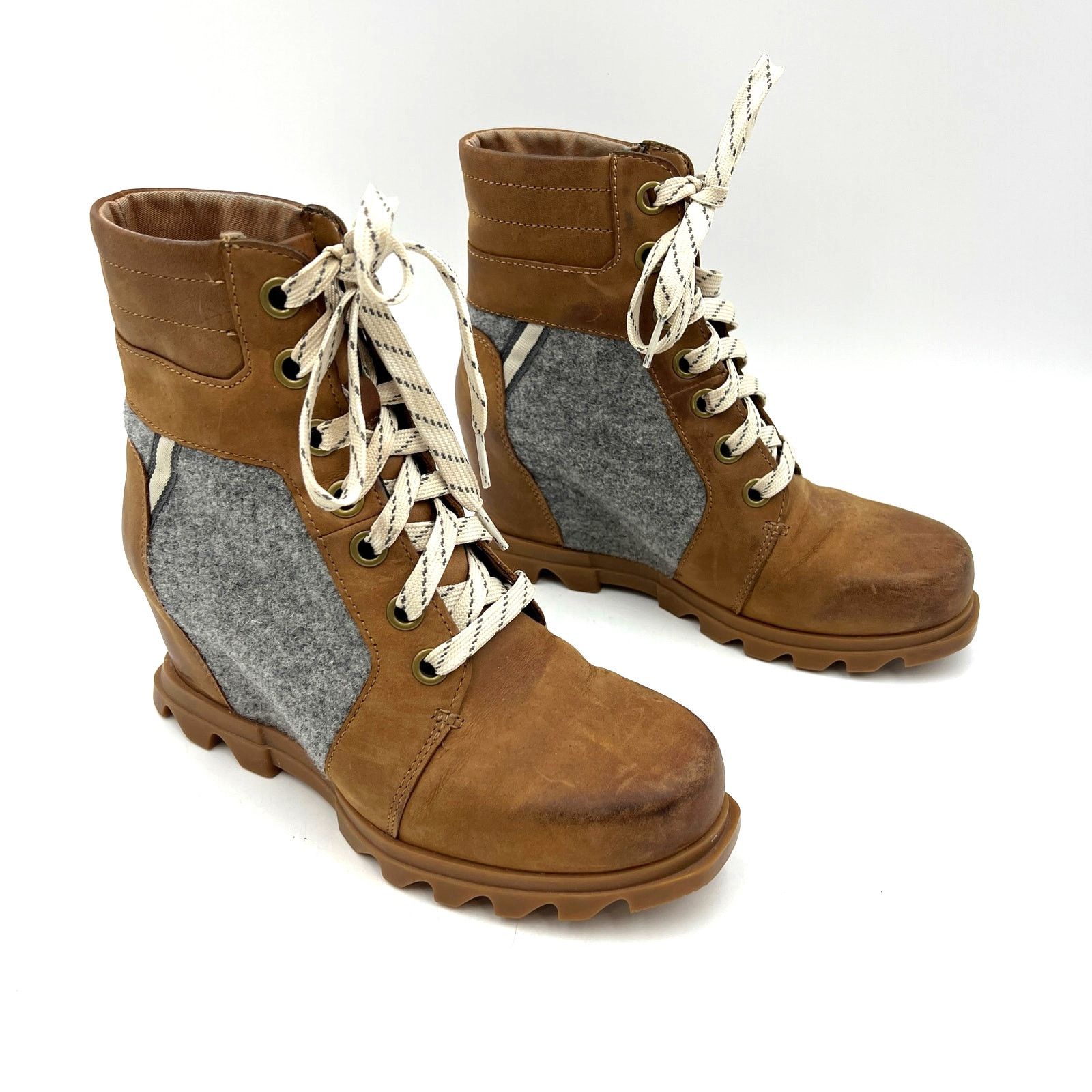 SOREL Sorel Joan of Arctic Wedge III Lexie Bootie Tan Nubuck Size US 8 / IT 38 - 1 Thumbnail