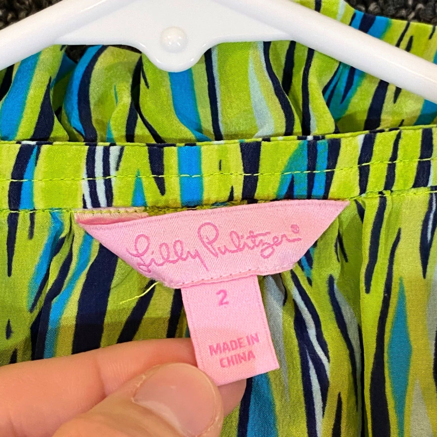 Lilly Pulitzer Lilly Pulitzer Blouse Women Size 2 Green Sleeveless Ruffled 100% Silk Fish Print Animal Print Size XS / US 0-2 / IT 36-38 - 2 Thumbnail