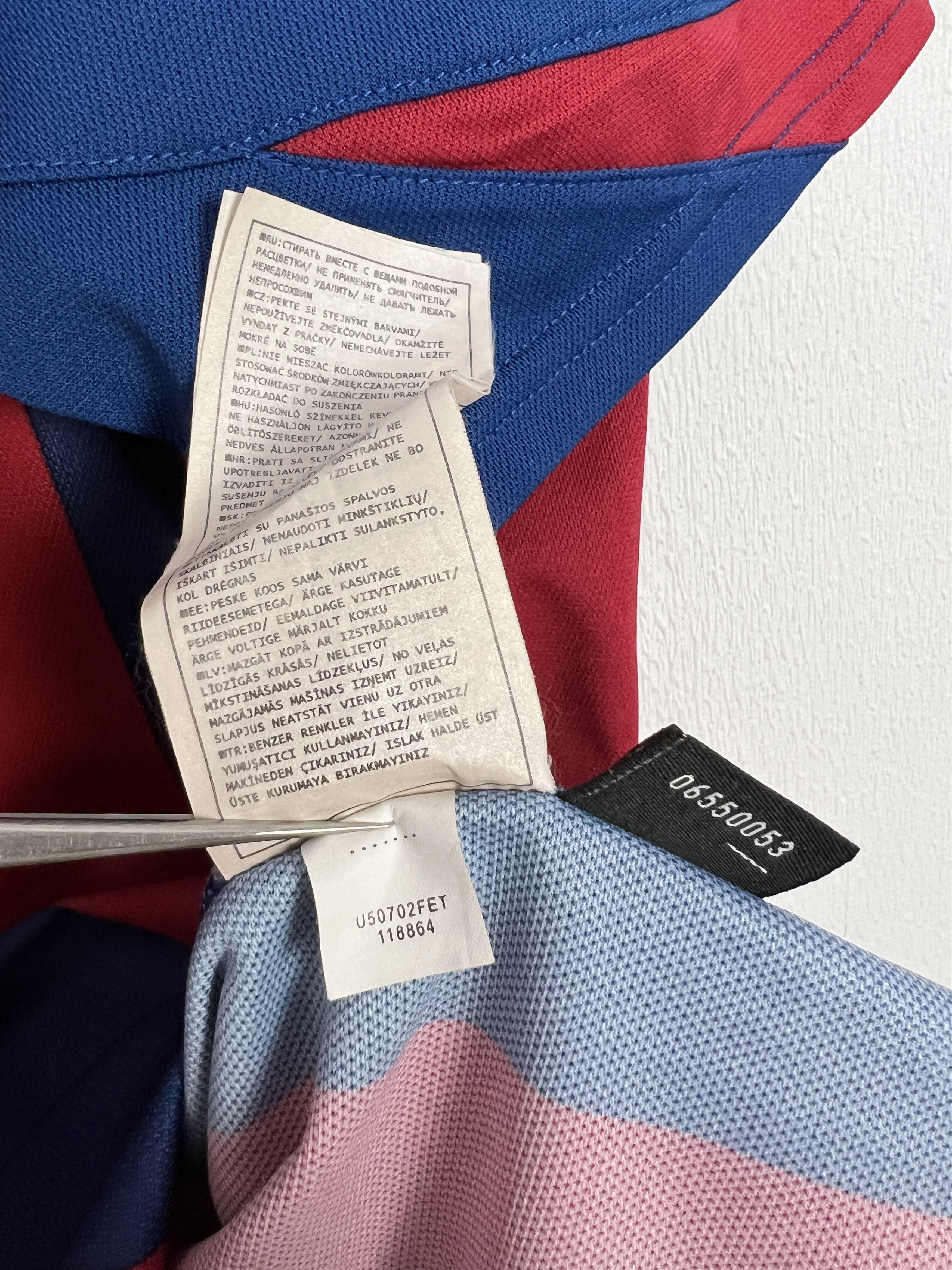 Nike Barcelona football shirt 2004 Soccer Nike Jersey Mens Size US M / EU 48-50 / 2 - 8 Thumbnail