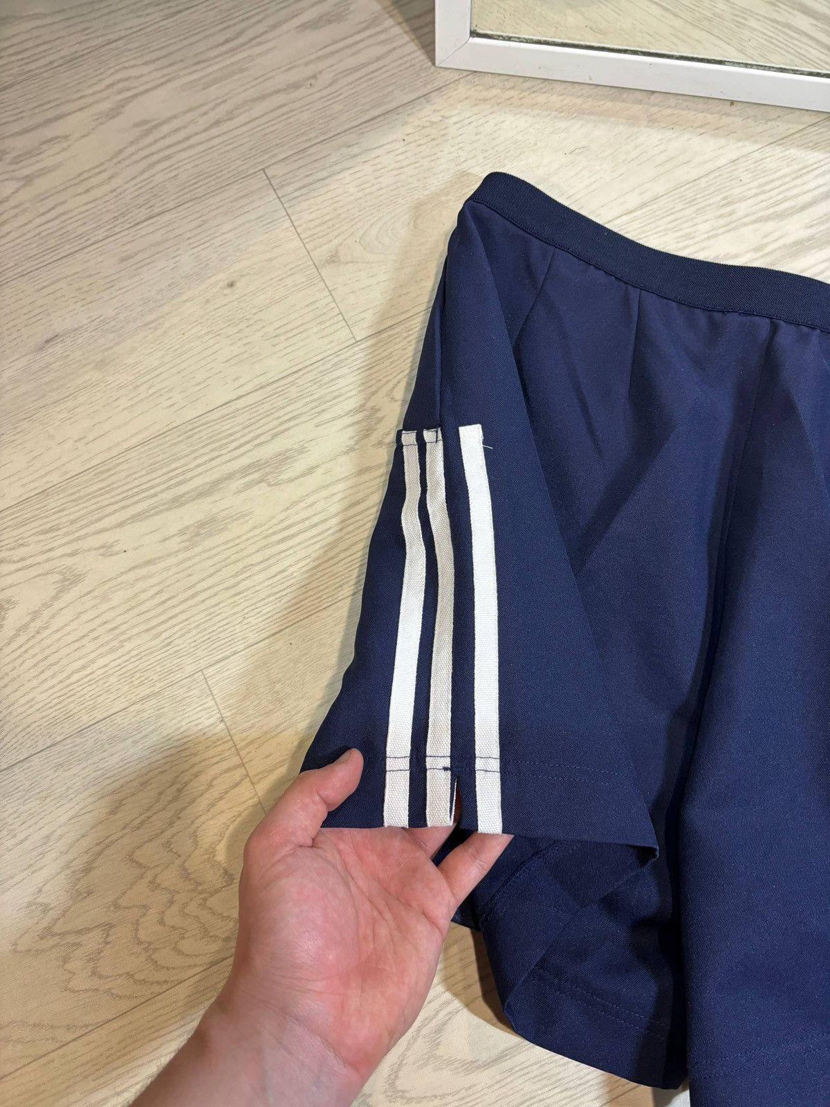 Adidas 90’s Adidas vintage short Size:L Size US 34 / EU 50 - 8 Thumbnail