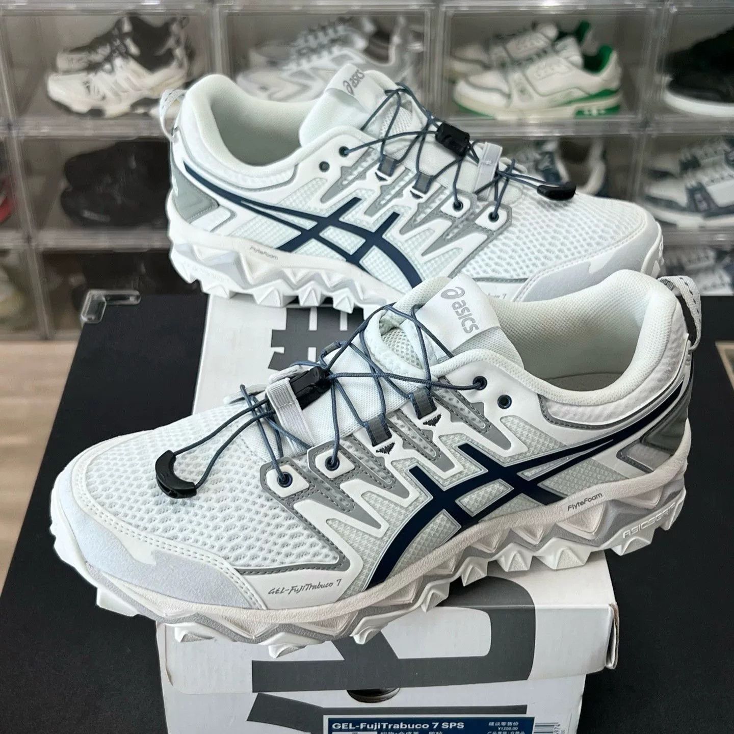 Asics Asics Running Shoes Low Top High Top Size US 10 / EU 43 - 1 Thumbnail