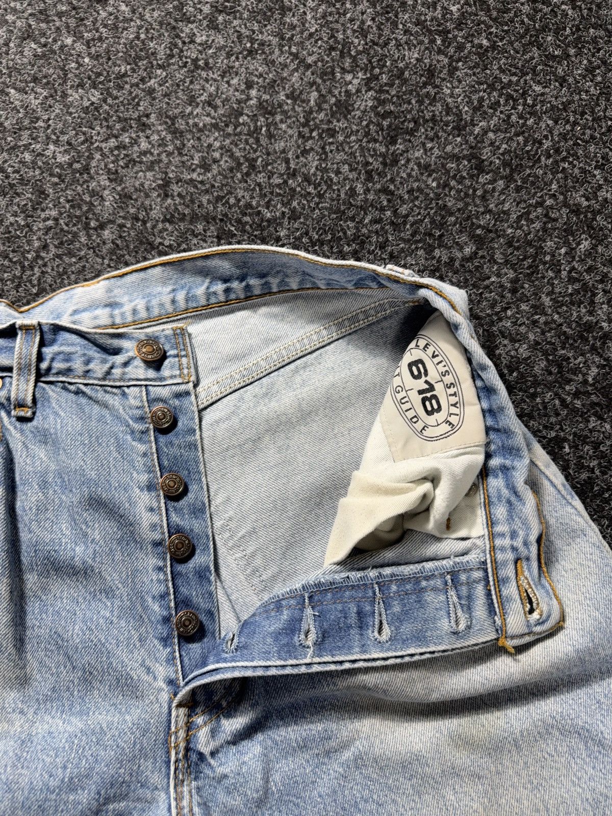 Levi's Vintage Clothing Vintage 90s Levi's 618 Relaxed Straight Light Wash Jeans Size US 32 / EU 48 - 10 Thumbnail
