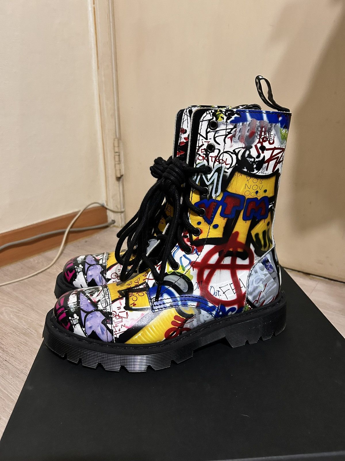 Vetements Vetements lace-up graffiti combat boots Size US 7 / EU 40 - 1 Thumbnail