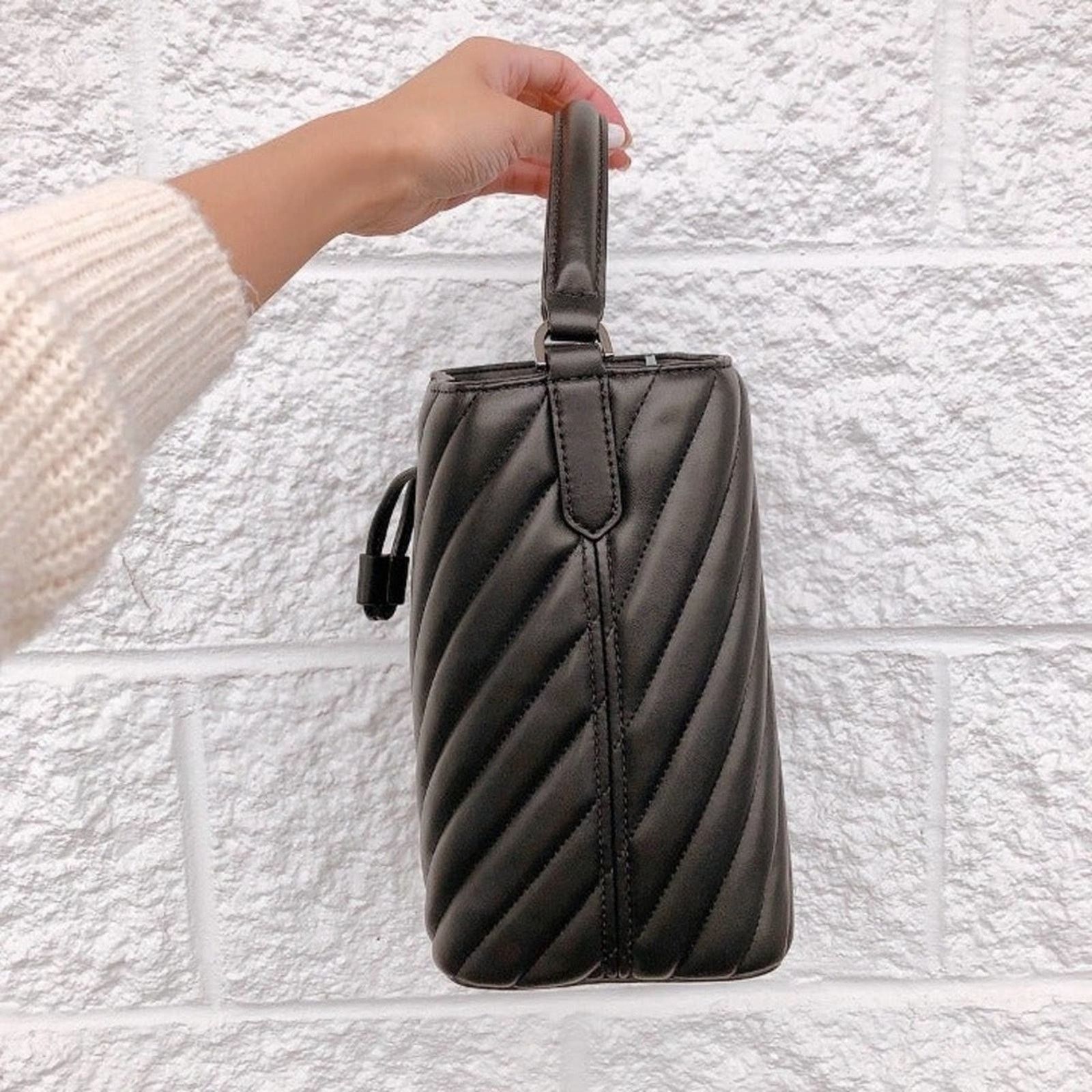 Michael Kors Michael Kors 35F0SU2M8U Suri Medium Quilted Bucket Bag Black Size ONE SIZE - 2 Thumbnail