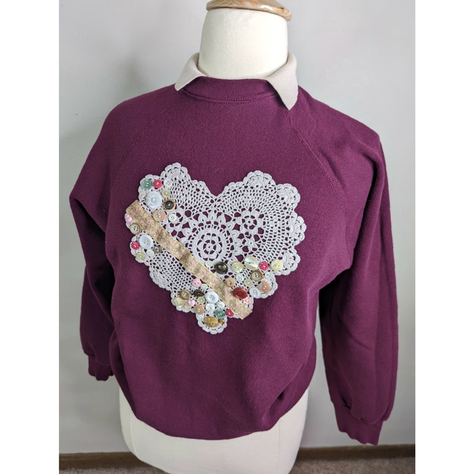 Vintage VINTAGE 90s Raglan XL Collared Sweatshirt Hearts Button Lace USA Made Grandma Size XL / US 12-14 / IT 48-50 - 5 Thumbnail