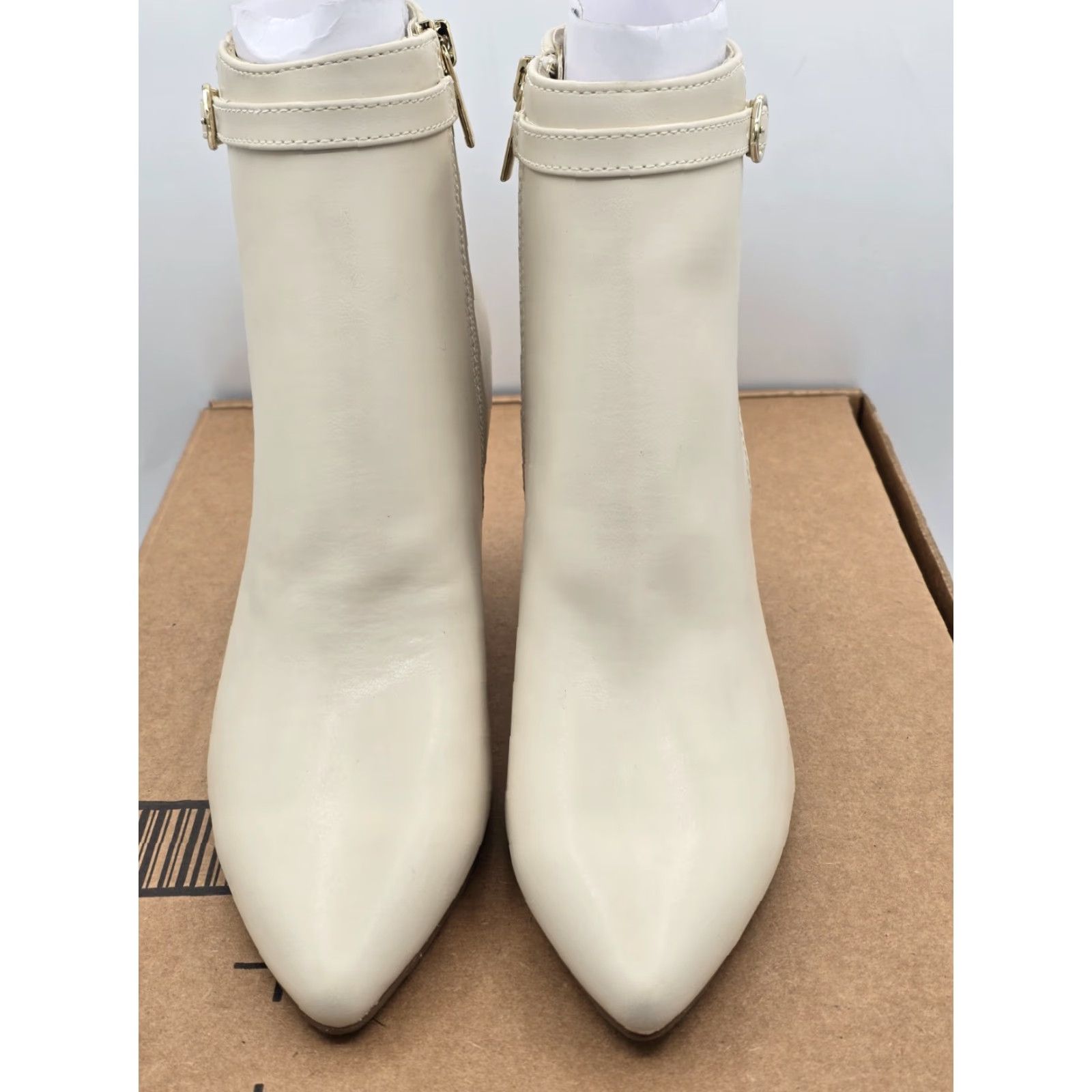 Vintage Bandolino Galayn Boots Womens Size 6.5 M Ivory Ankle White Kitten Heel NWOB 90s? Size US 7 / IT 37 - 3 Thumbnail