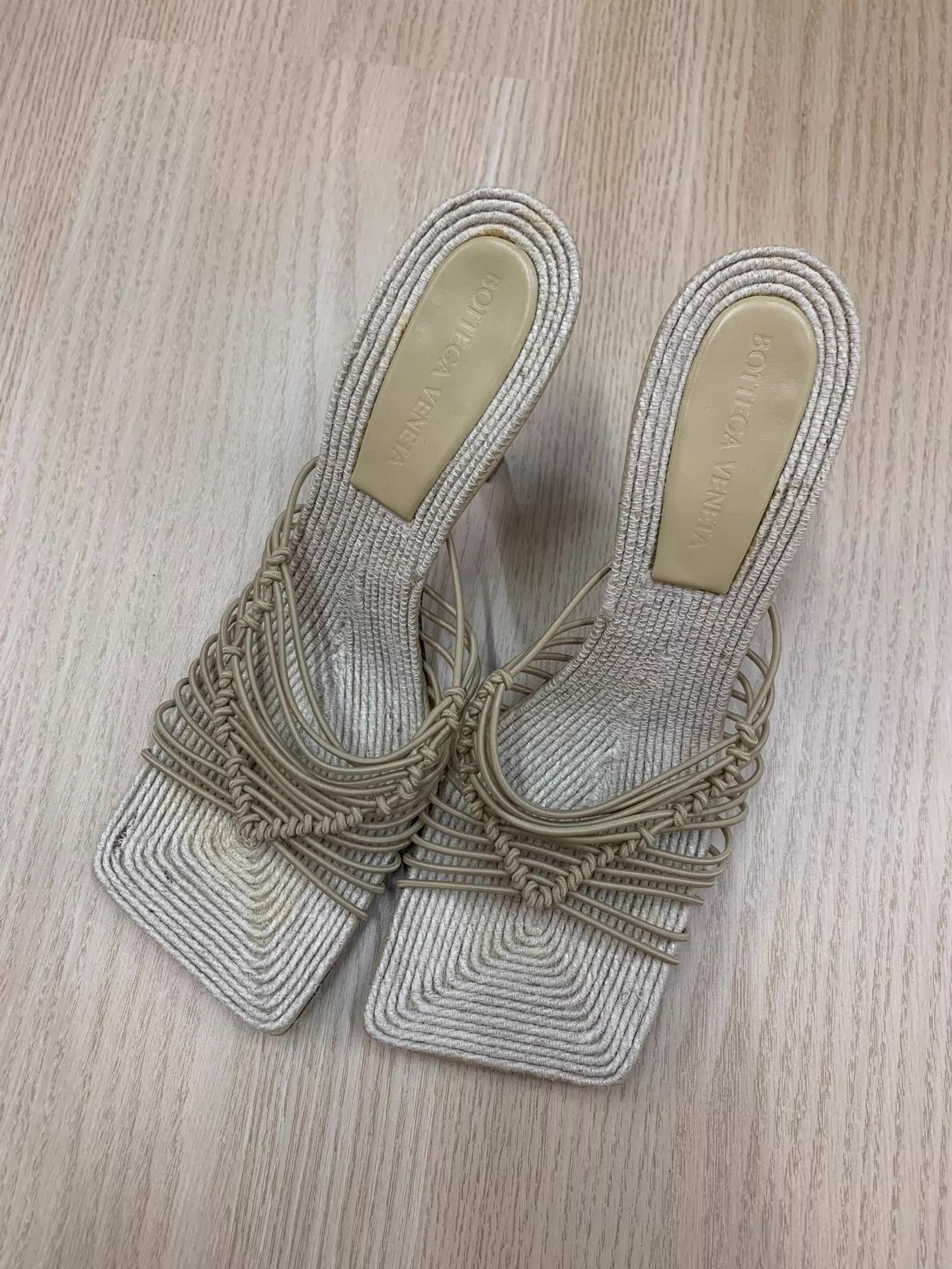Bottega Veneta Bottega Veneta Straw Heeled Slippers 38.5 New Size US 7.5 / IT 37.5 - 1 Thumbnail