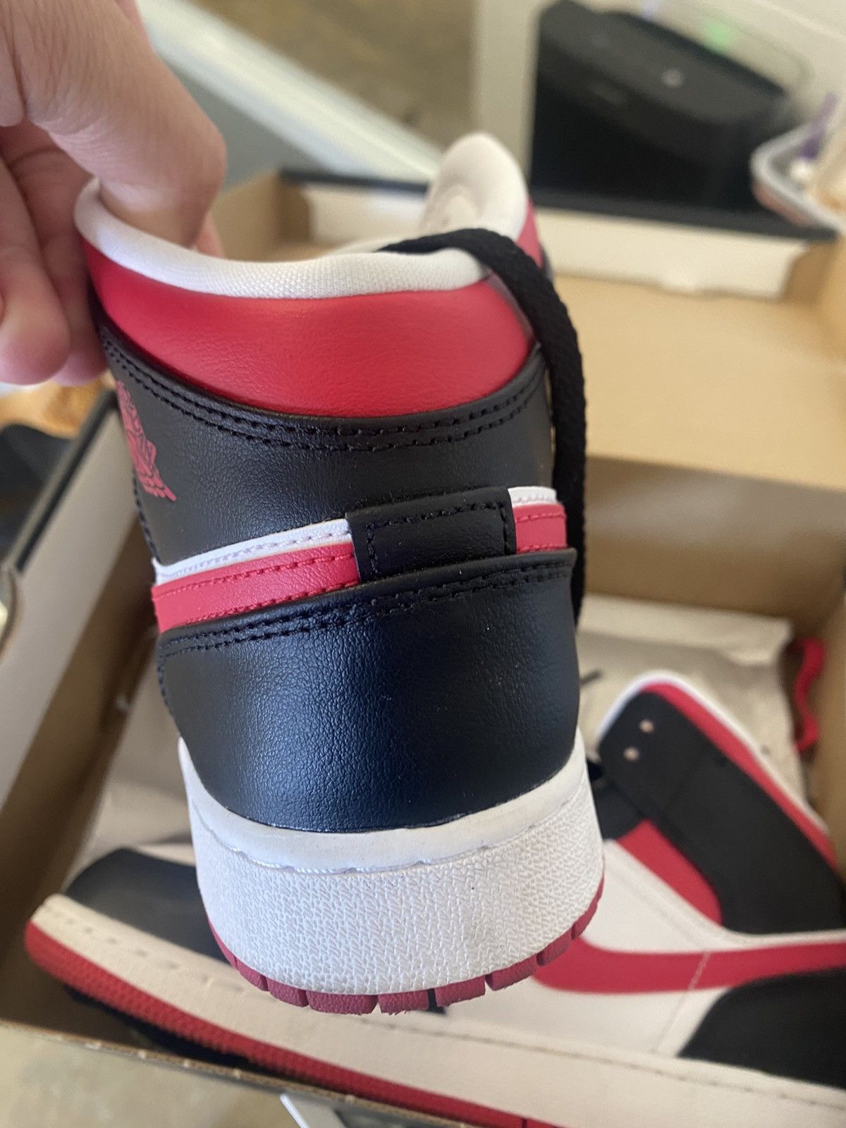 Jordan Brand Jordan 1 Mid Black Very Berry White Size US 7 / EU 40 - 5 Thumbnail